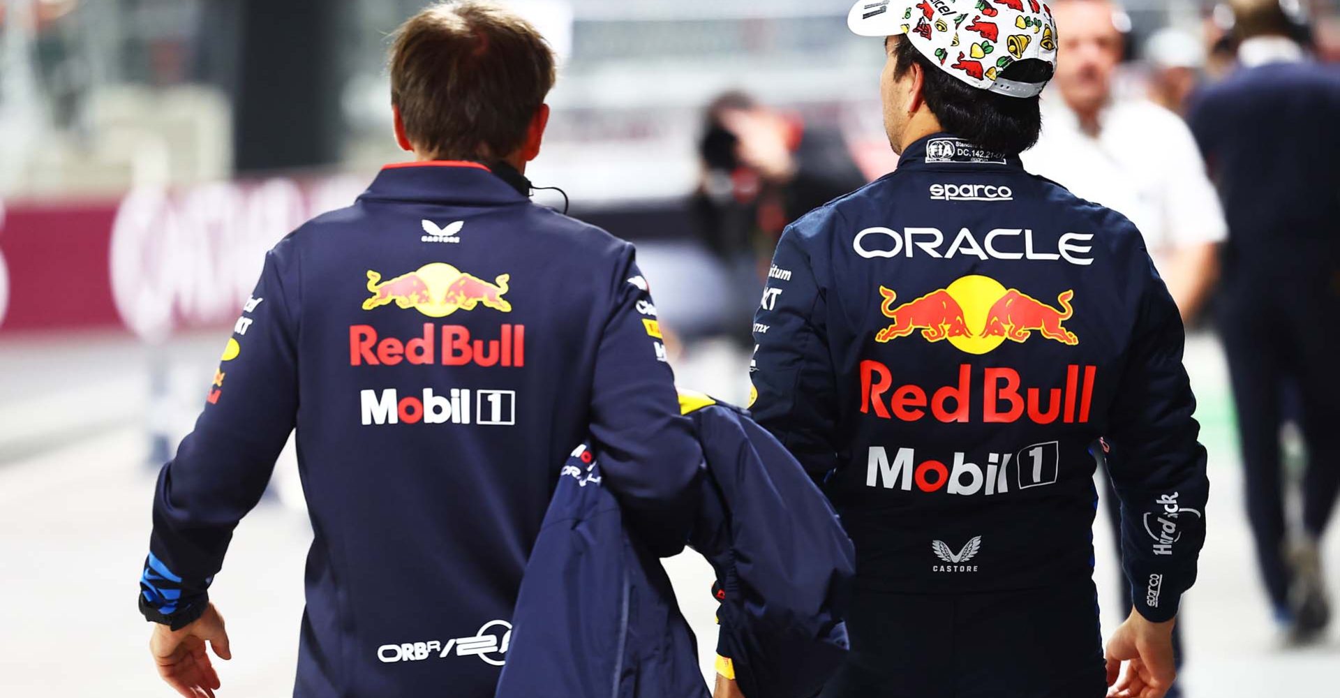 LAS VEGAS, NEVADA - NOVEMBER 22: 16th placed qualifier Sergio Perez of Mexico and Oracle Red Bull Racing walks in the Pitlane during qualifying ahead of the F1 Grand Prix of Las Vegas at Las Vegas Strip Circuit on November 22, 2024 in Las Vegas, Nevada. (Photo by Mark Thompson/Getty Images) // Getty Images / Red Bull Content Pool // SI202411230189 // Usage for editorial use only //