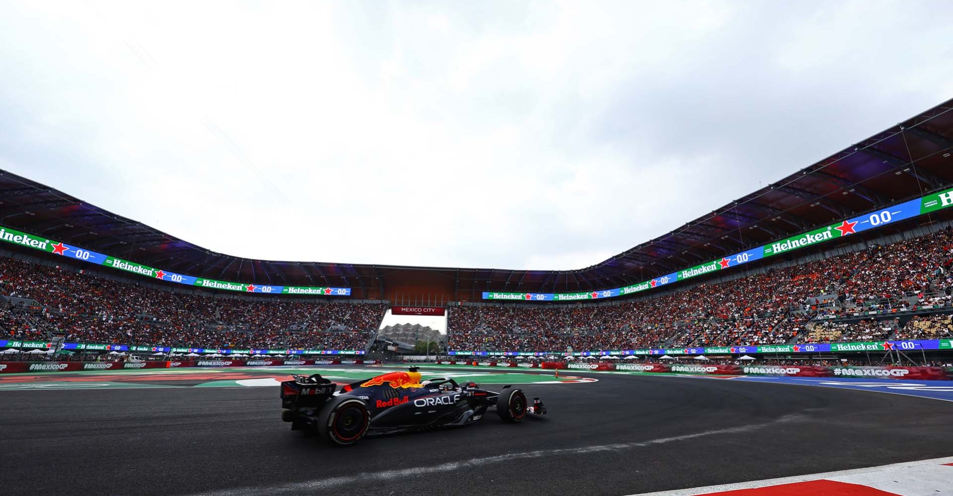 MEXICO CITY, MEXICO - OCTOBER 27: Max Verstappen of the Netherlands driving the (1) Oracle Red Bull Racing RB20 on track during the F1 Grand Prix of Mexico at Autodromo Hermanos Rodriguez on October 27, 2024 in Mexico City, Mexico. (Photo by Mark Thompson/Getty Images) // Getty Images / Red Bull Content Pool // SI202410270617 // Usage for editorial use only //