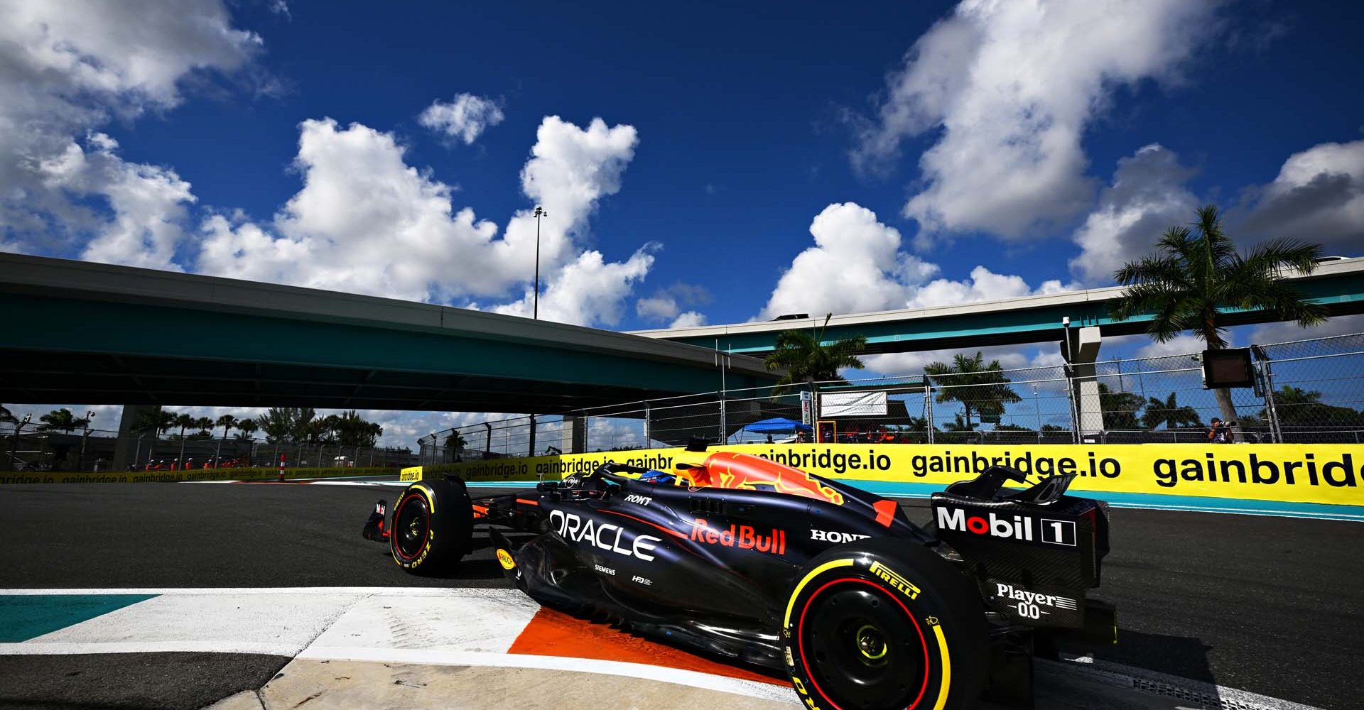 MIAMI, FLORIDA - MAY 03: Max Verstappen of the Netherlands driving the (1) Oracle Red Bull Racing RB20 on track during Sprint Qualifying ahead of the F1 Grand Prix of Miami at Miami International Autodrome on May 03, 2024 in Miami, Florida. (Photo by Clive Mason/Getty Images) // Getty Images / Red Bull Content Pool // SI202405030799 // Usage for editorial use only //