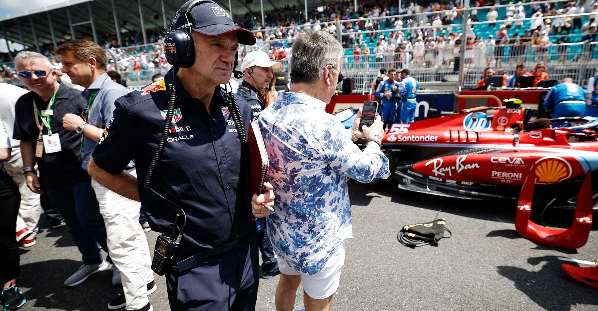 MIAMI, FLORIDA - MAY 04: Adrian Newey, the Chief Technical Officer of Oracle Red Bull Racing walks on the grid prior to the Sprint ahead of the F1 Grand Prix of Miami at Miami International Autodrome on May 04, 2024 in Miami, Florida. (Photo by Chris Graythen/Getty Images) // Getty Images / Red Bull Content Pool // SI202405040445 // Usage for editorial use only //