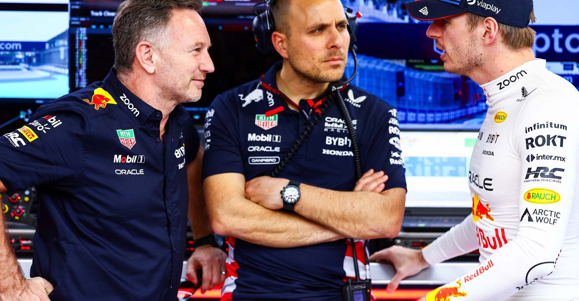 MIAMI, FLORIDA - MAY 05: Max Verstappen of the Netherlands and Oracle Red Bull Racing, race engineer Gianpiero Lambiase and Oracle Red Bull Racing Team Principal Christian Horner talk in the garage prior to the F1 Grand Prix of Miami at Miami International Autodrome on May 05, 2024 in Miami, Florida. (Photo by Mark Thompson/Getty Images) // Getty Images / Red Bull Content Pool // SI202405052777 // Usage for editorial use only //