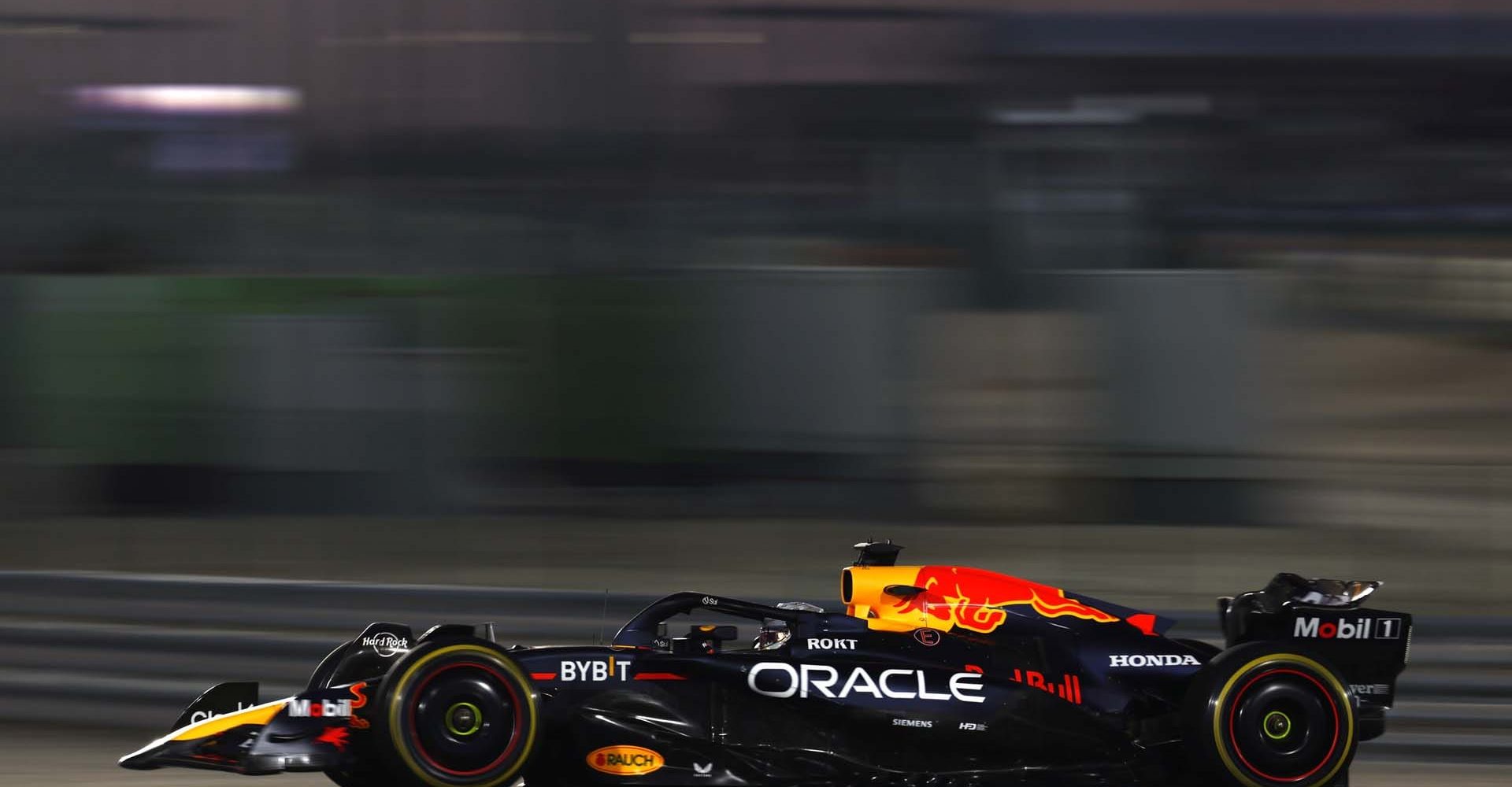 LOSAIL INTERNATIONAL CIRCUIT, QATAR - NOVEMBER 29: Max Verstappen, Red Bull Racing RB20 during the Qatar GP at Losail International Circuit on Friday November 29, 2024 in Losail, Qatar. (Photo by Zak Mauger / LAT Images)