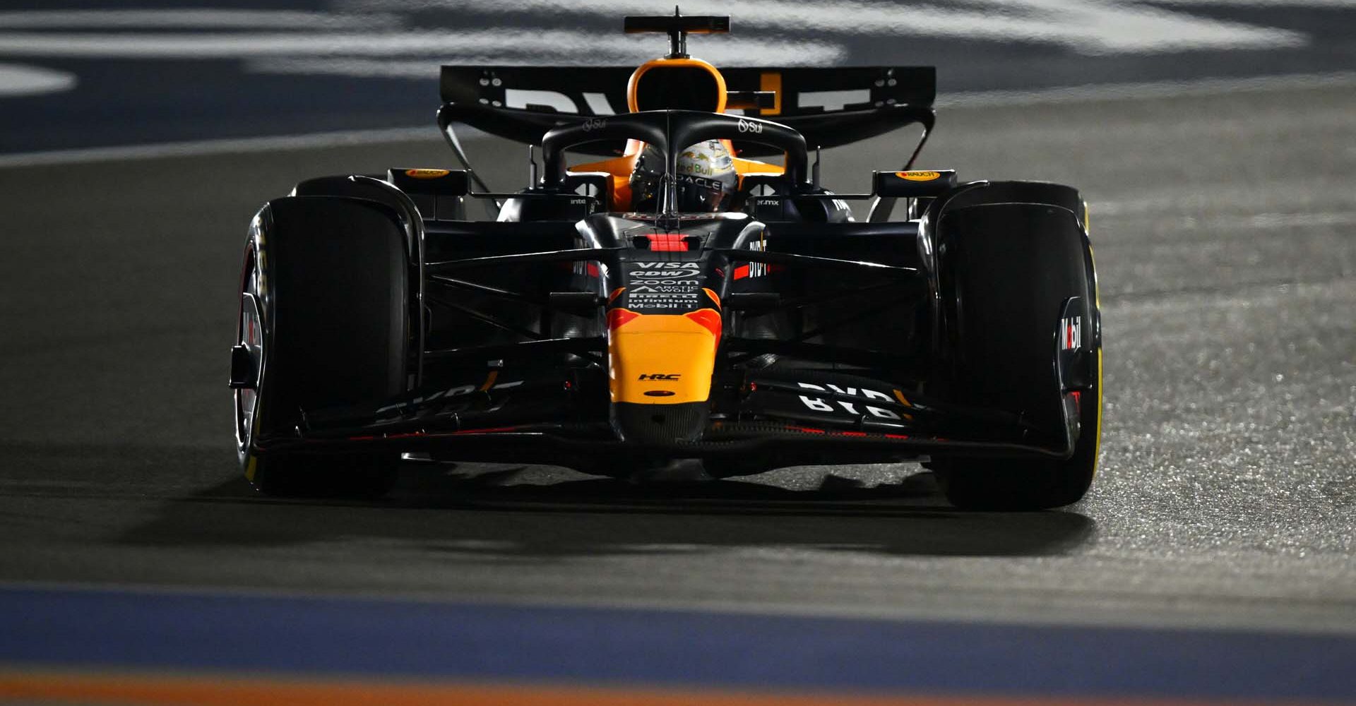 LUSAIL CITY, QATAR - NOVEMBER 30: Max Verstappen of the Netherlands driving the (1) Oracle Red Bull Racing RB20 on track during the Sprint ahead of the F1 Grand Prix of Qatar at Lusail International Circuit on November 30, 2024 in Lusail City, Qatar. (Photo by Clive Mason/Getty Images) // Getty Images / Red Bull Content Pool // SI202411300283 // Usage for editorial use only //