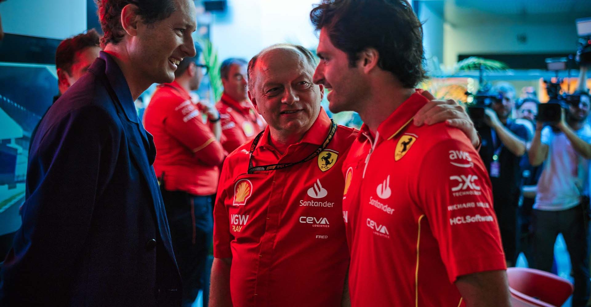 John Elkann, Fred Vasseur, Carlos Sainz