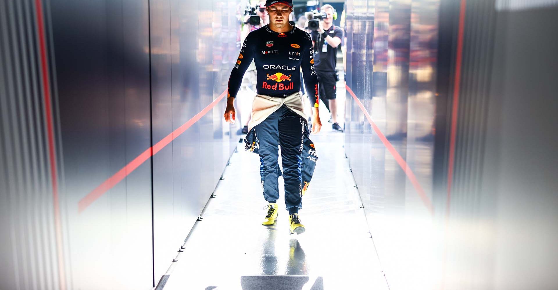 JEDDAH, SAUDI ARABIA - MARCH 07: Sergio Perez of Mexico and Oracle Red Bull Racing walks into the garage during practice ahead of the F1 Grand Prix of Saudi Arabia at Jeddah Corniche Circuit on March 07, 2024 in Jeddah, Saudi Arabia. (Photo by Mark Thompson/Getty Images) // Getty Images / Red Bull Content Pool // SI202403070312 // Usage for editorial use only //