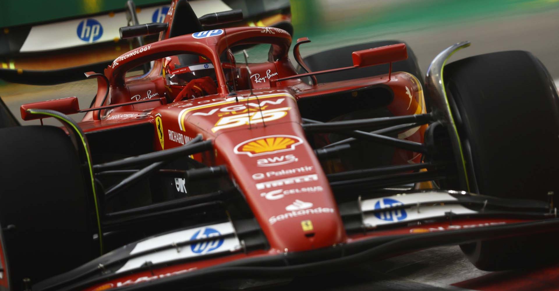 MARINA BAY STREET CIRCUIT, SINGAPORE - SEPTEMBER 20: Carlos Sainz, Ferrari SF-24 during the Singapore GP at Marina Bay Street Circuit on Friday September 20, 2024 in Singapore, Singapore. (Photo by Zak Mauger / LAT Images)