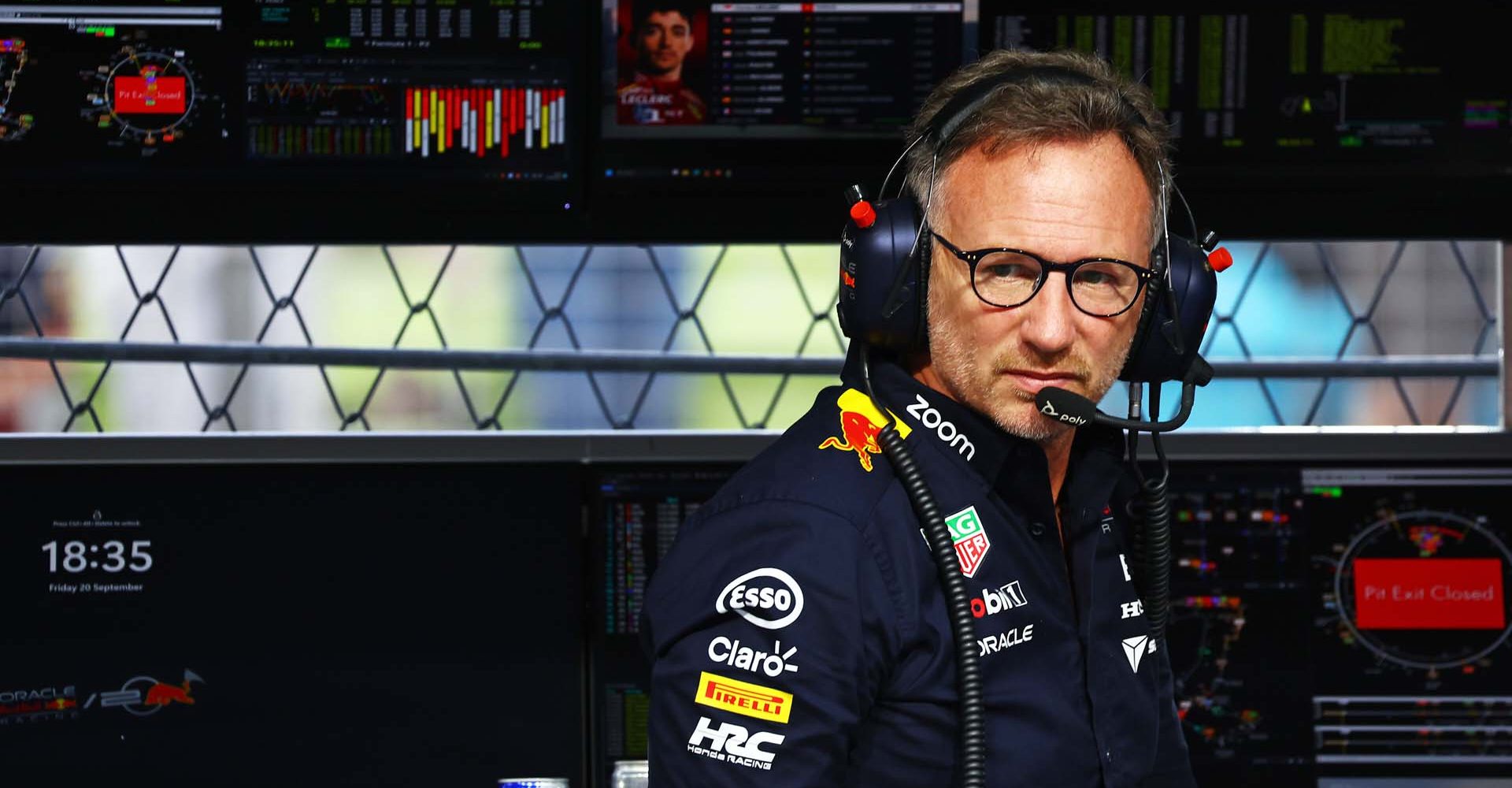 SINGAPORE, SINGAPORE - SEPTEMBER 20: Oracle Red Bull Racing Team Principal Christian Horner looks on from the pitwall during practice ahead of the F1 Grand Prix of Singapore at Marina Bay Street Circuit on September 20, 2024 in Singapore, Singapore. (Photo by Mark Thompson/Getty Images) // Getty Images / Red Bull Content Pool // SI202409200247 // Usage for editorial use only //