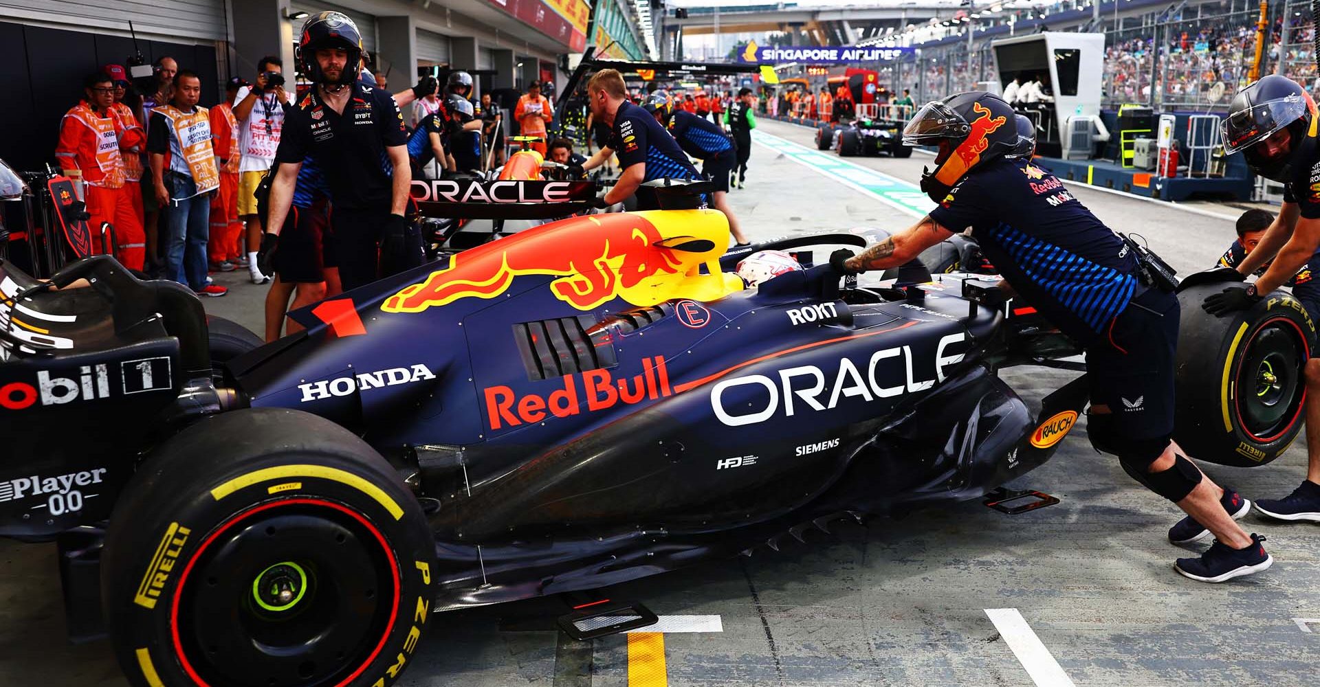 SINGAPORE, SINGAPORE - SEPTEMBER 20: Max Verstappen of the Netherlands and Oracle Red Bull Racing stops in the Pitlane during practice ahead of the F1 Grand Prix of Singapore at Marina Bay Street Circuit on September 20, 2024 in Singapore, Singapore. (Photo by Mark Thompson/Getty Images) // Getty Images / Red Bull Content Pool // SI202409200249 // Usage for editorial use only //