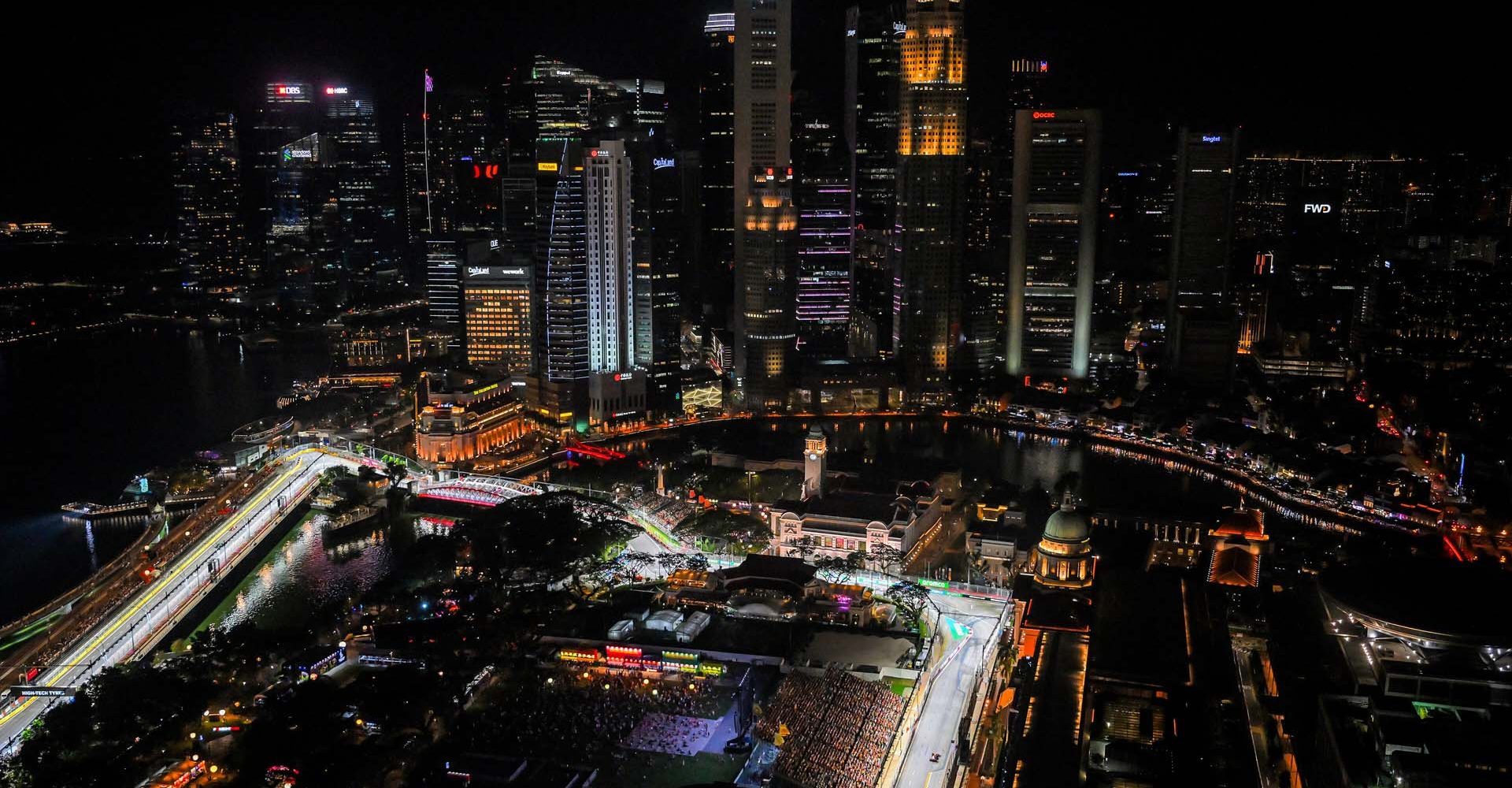 SINGAPORE, SINGAPORE - SEPTEMBER 21: Max Verstappen of the Netherlands driving the (1) Oracle Red Bull Racing RB20 on track during qualifying ahead of the F1 Grand Prix of Singapore at Marina Bay Street Circuit on September 21, 2024 in Singapore, Singapore. (Photo by Clive Mason/Getty Images) // Getty Images / Red Bull Content Pool // SI202409210329 // Usage for editorial use only //