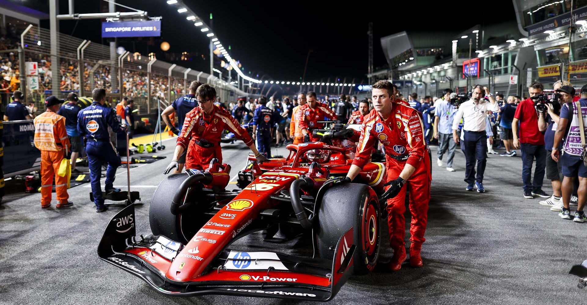 LECLERC Charles (mco), Scuderia Ferrari SF-24, portrait during the Formula 1 Singapore Grand Prix 2024, 18th round of the 2024 Formula One World Championship from September 20 to 22, 2024 on the Marina Bay Circuit, in Singapore, Singapore - Photo Antonin Vincent / DPPI