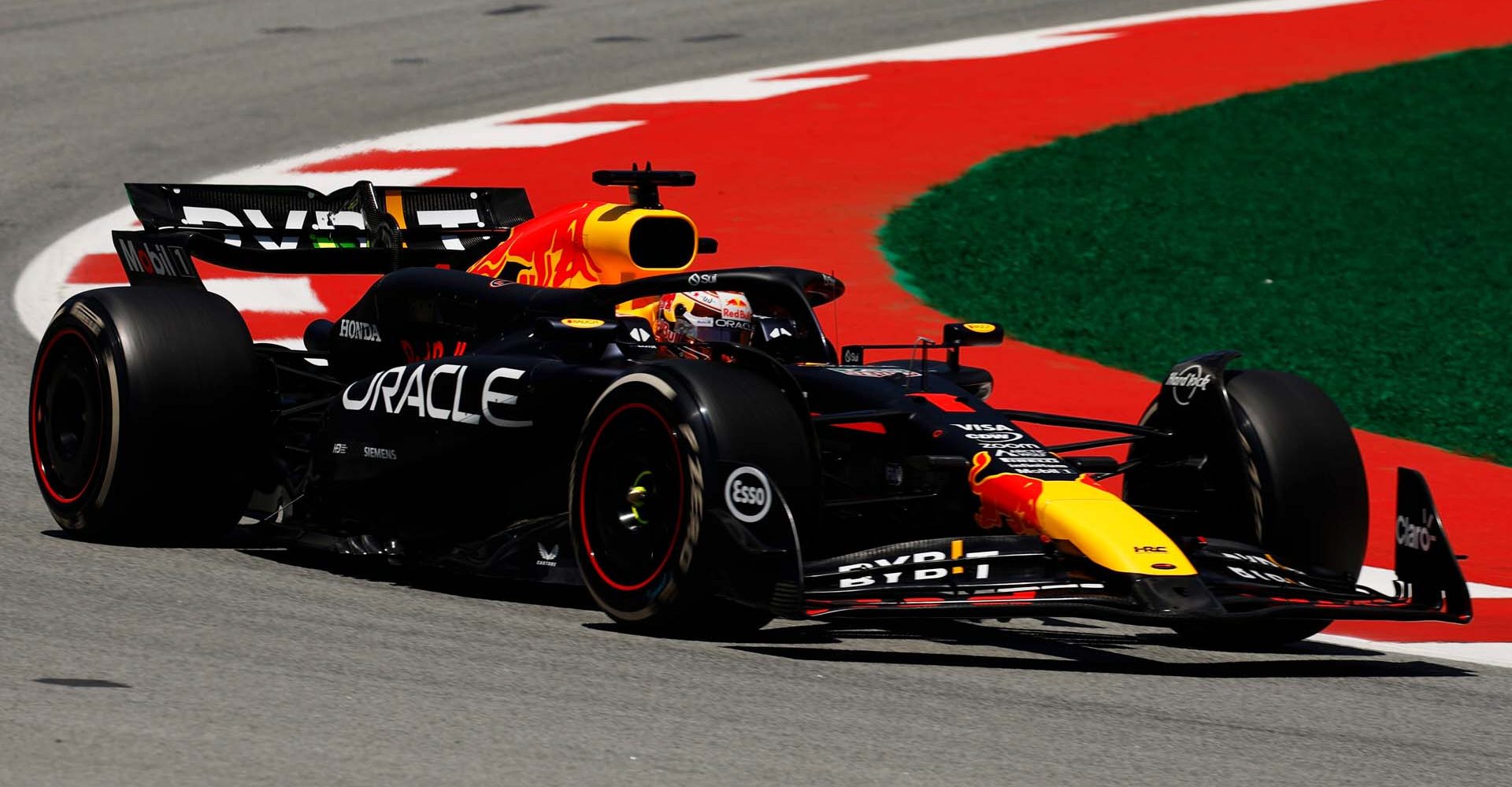 BARCELONA, SPAIN - JUNE 21: Max Verstappen of the Netherlands driving the (1) Oracle Red Bull Racing RB20 on track during practice ahead of the F1 Grand Prix of Spain at Circuit de Barcelona-Catalunya on June 21, 2024 in Barcelona, Spain. (Photo by Chris Graythen/Getty Images) // Getty Images / Red Bull Content Pool // SI202406210402 // Usage for editorial use only //