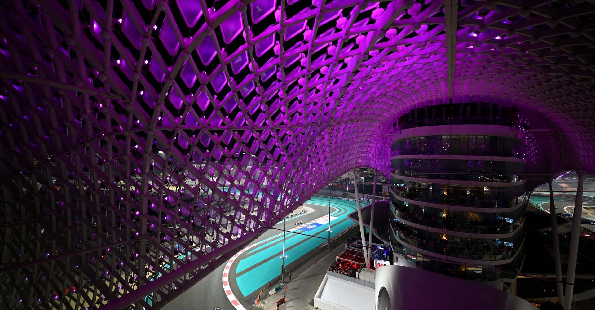 ABU DHABI, UNITED ARAB EMIRATES - DECEMBER 06: Max Verstappen of the Netherlands driving the (1) Oracle Red Bull Racing RB21 on track during qualifying ahead of the F1 Grand Prix of Abu Dhabi at Yas Marina Circuit on December 06, 2025 in Abu Dhabi, United Arab Emirates. (Photo by Clive Mason/Getty Images) // Getty Images / Red Bull Content Pool // SI202512060536 // Usage for editorial use only //