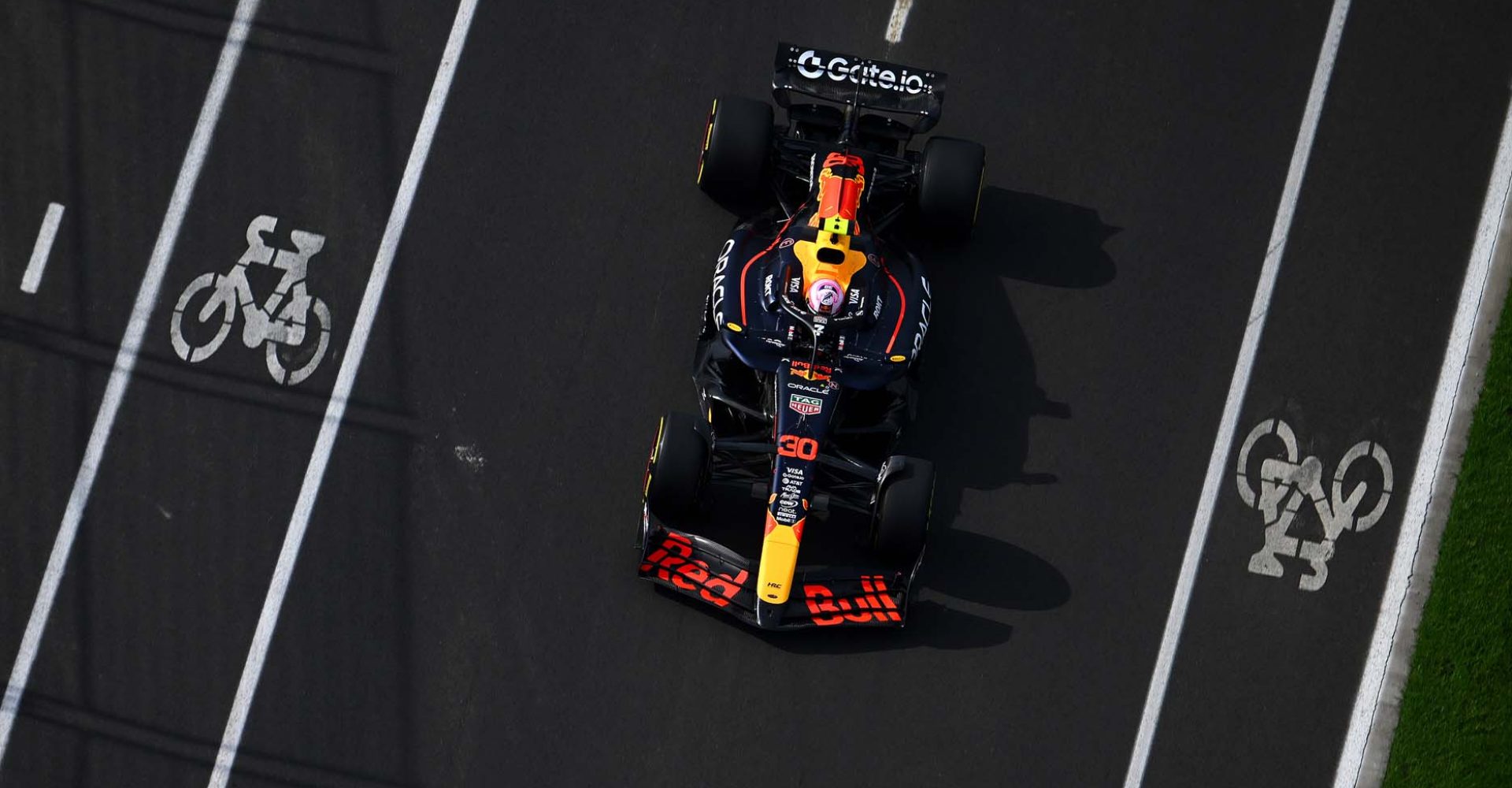 MELBOURNE, AUSTRALIA - MARCH 14: Liam Lawson of New Zealand driving the (30) Oracle Red Bull Racing RB21 on track during practice ahead of the F1 Grand Prix of Australia at Albert Park Grand Prix Circuit on March 14, 2025 in Melbourne, Australia. (Photo by Clive Mason/Getty Images) // Getty Images / Red Bull Content Pool // SI202503140237 // Usage for editorial use only //