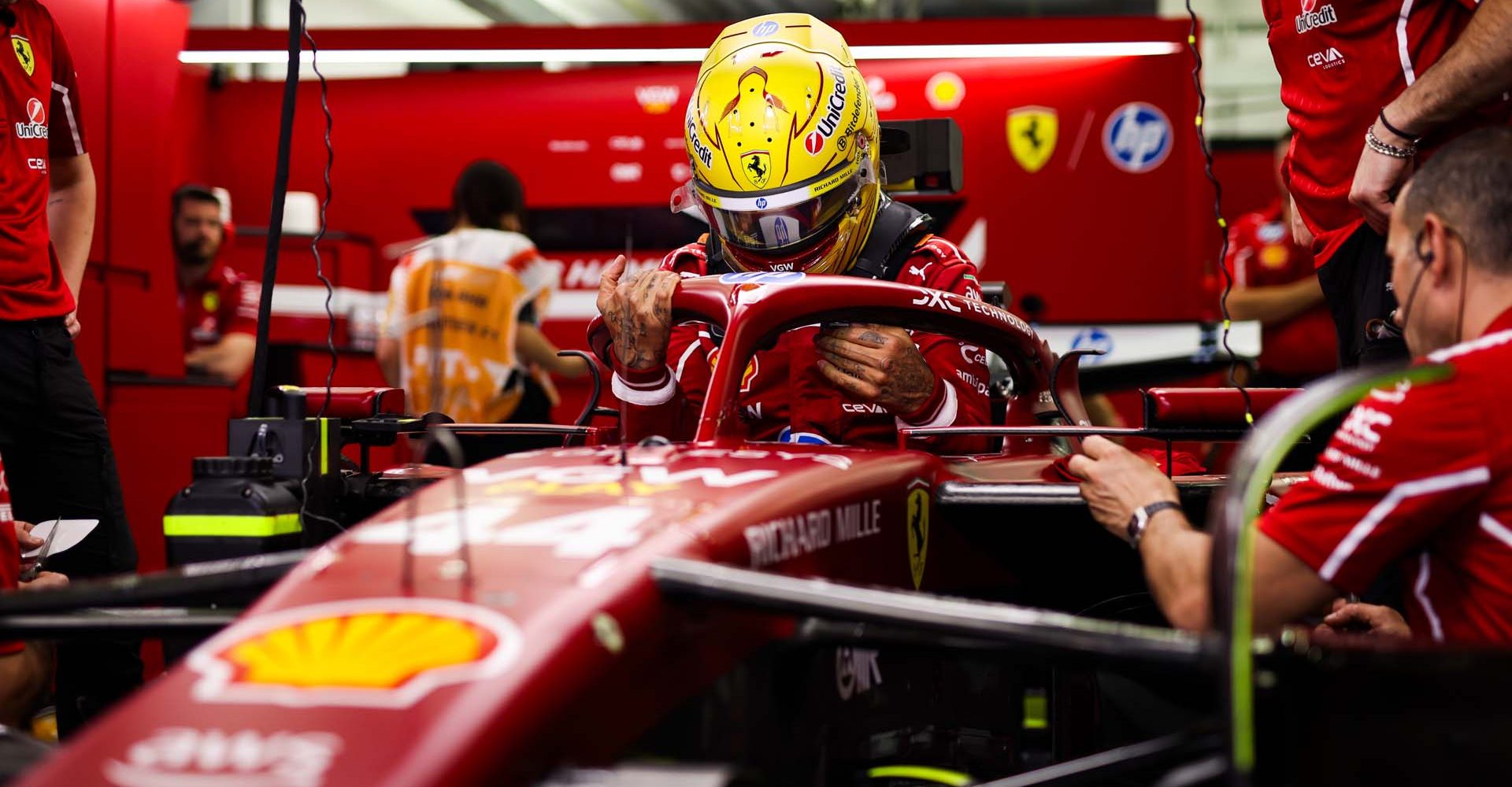 HAMILTON Lewis (gbr), Scuderia Ferrari SF-25, portrait during the Formula 1 Gulf Bahrain Grand Prix 2025, 4th round of the 2025 FIA Formula One World Championship from April 11 to 13, 2025 on the Bahrain International Circuit, in Sakhir, Bahrain - Photo Florent Gooden / DPPI