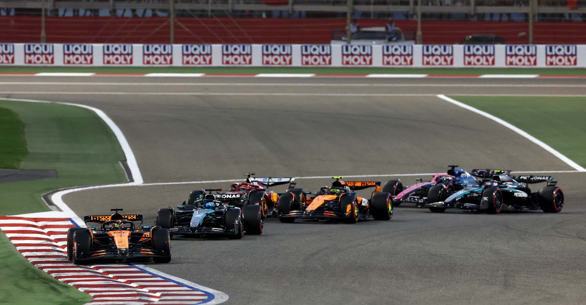 BAHRAIN, BAHRAIN - APRIL 13: Oscar Piastri of Australia driving the (81) McLaren MCL39 Mercedes leads George Russell of Great Britain driving the (63) Mercedes AMG Petronas F1 Team W16 Lando Norris of Great Britain driving the (4) McLaren MCL39 Mercedes and Charles Leclerc of Monaco driving the (16) Scuderia Ferrari SF-25 at the start during the F1 Grand Prix of Bahrain at Bahrain International Circuit on April 13, 2025 in Bahrain, Bahrain. (Photo by Zak Mauger/LAT Images)