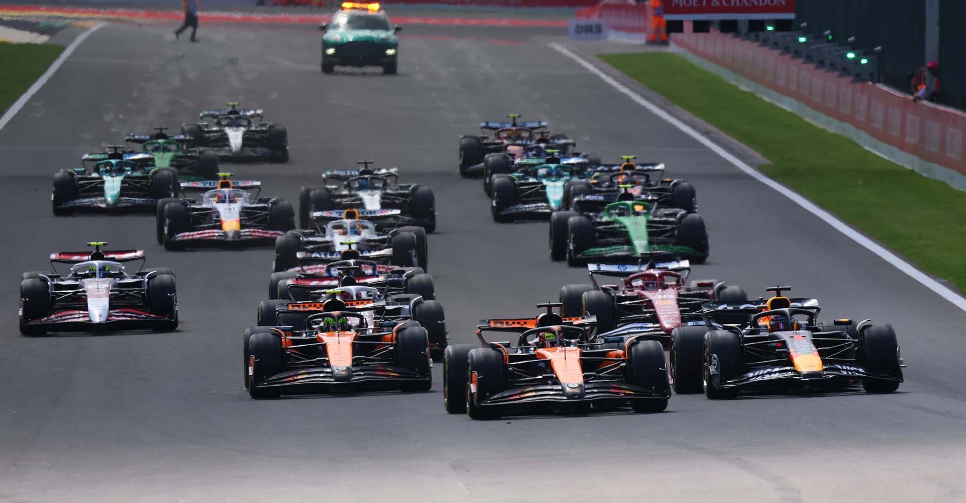 SPA, BELGIUM - JULY 26: Oscar Piastri of Australia driving the (81) McLaren MCL39 Mercedes leads Max Verstappen of the Netherlands driving the (1) Oracle Red Bull Racing RB21 and Lando Norris of Great Britain driving the (4) McLaren MCL39 Mercedes at the start during the Sprint ahead of the F1 Grand Prix of Belgium at Circuit de Spa-Francorchamps on July 26, 2025 in Spa, Belgium. (Photo by Mark Thompson/Getty Images)