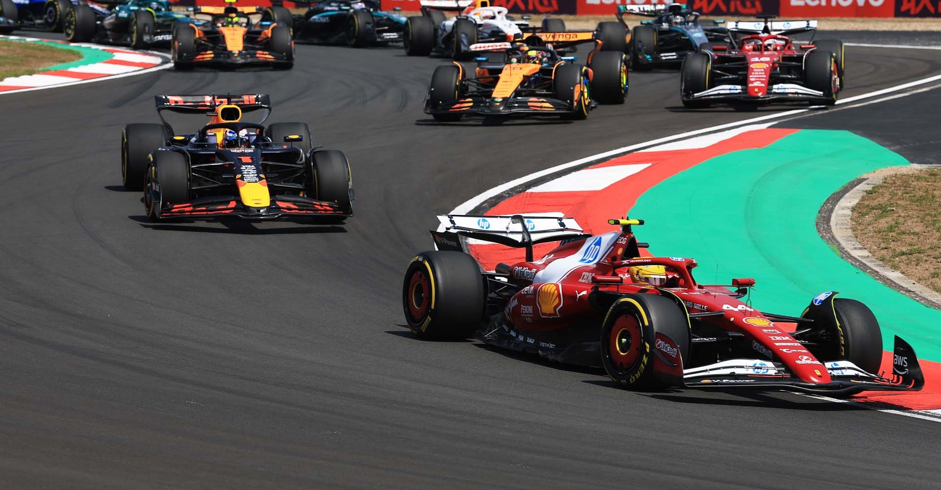 SHANGHAI, CHINA - MARCH 22: Lewis Hamilton of Great Britain driving the (44) Scuderia Ferrari SF-25 leads Max Verstappen of the Netherlands driving the (1) Oracle Red Bull Racing RB21 Oscar Piastri of Australia driving the (81) McLaren MCL39 Mercedes and the rest of the field at the start during the Sprint ahead of the F1 Grand Prix of China at Shanghai International Circuit on March 22, 2025 in Shanghai, China. (Photo by Mark Thompson/Getty Images)