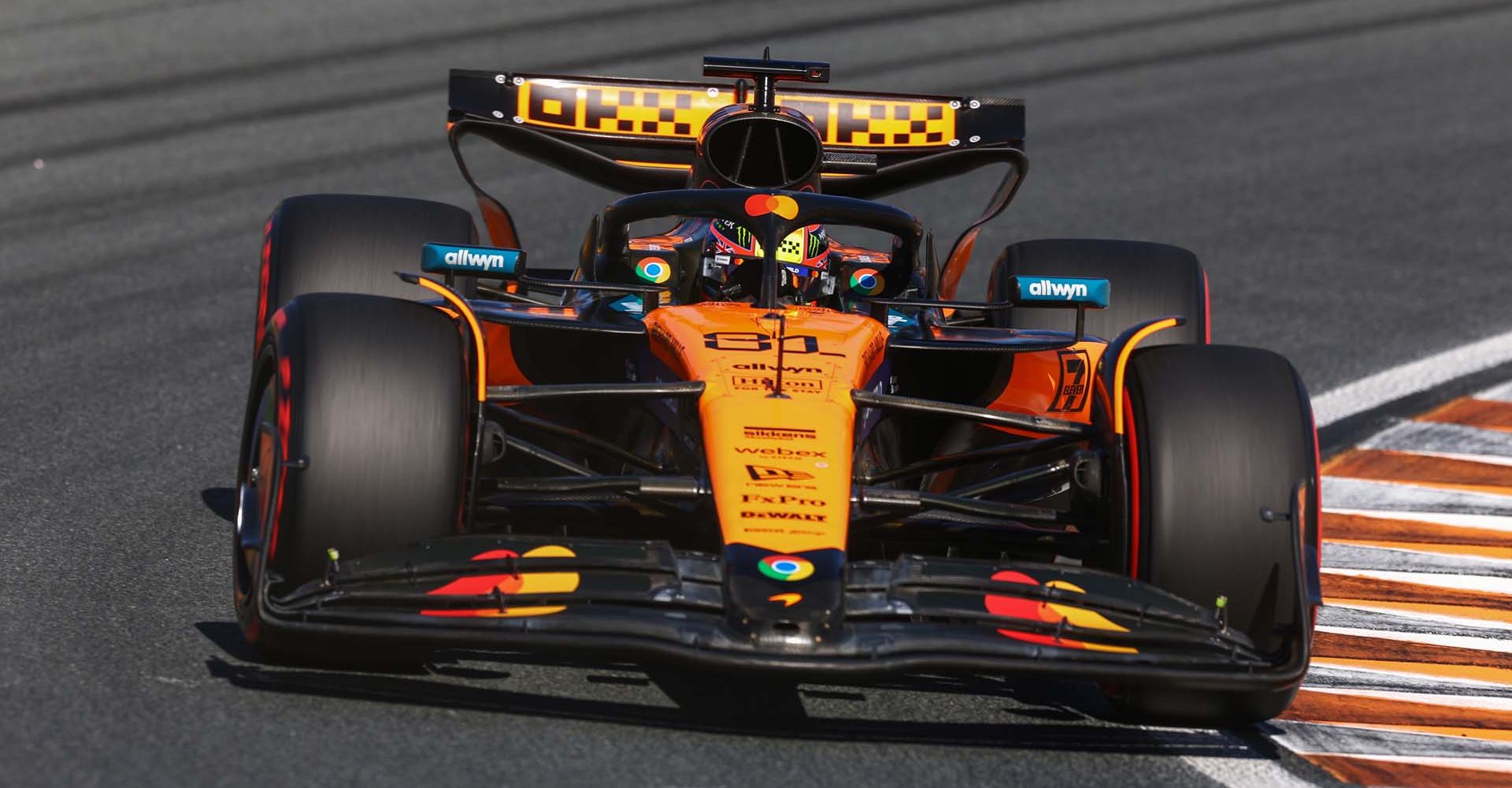 ZANDVOORT, NETHERLANDS - AUGUST 30: Oscar Piastri of Australia driving the (81) McLaren MCL39 Mercedes on track during qualifying ahead of the F1 Grand Prix of Netherlands at Circuit Zandvoort on August 30, 2025 in Zandvoort, Netherlands. (Photo by Joe Portlock/Getty Images)