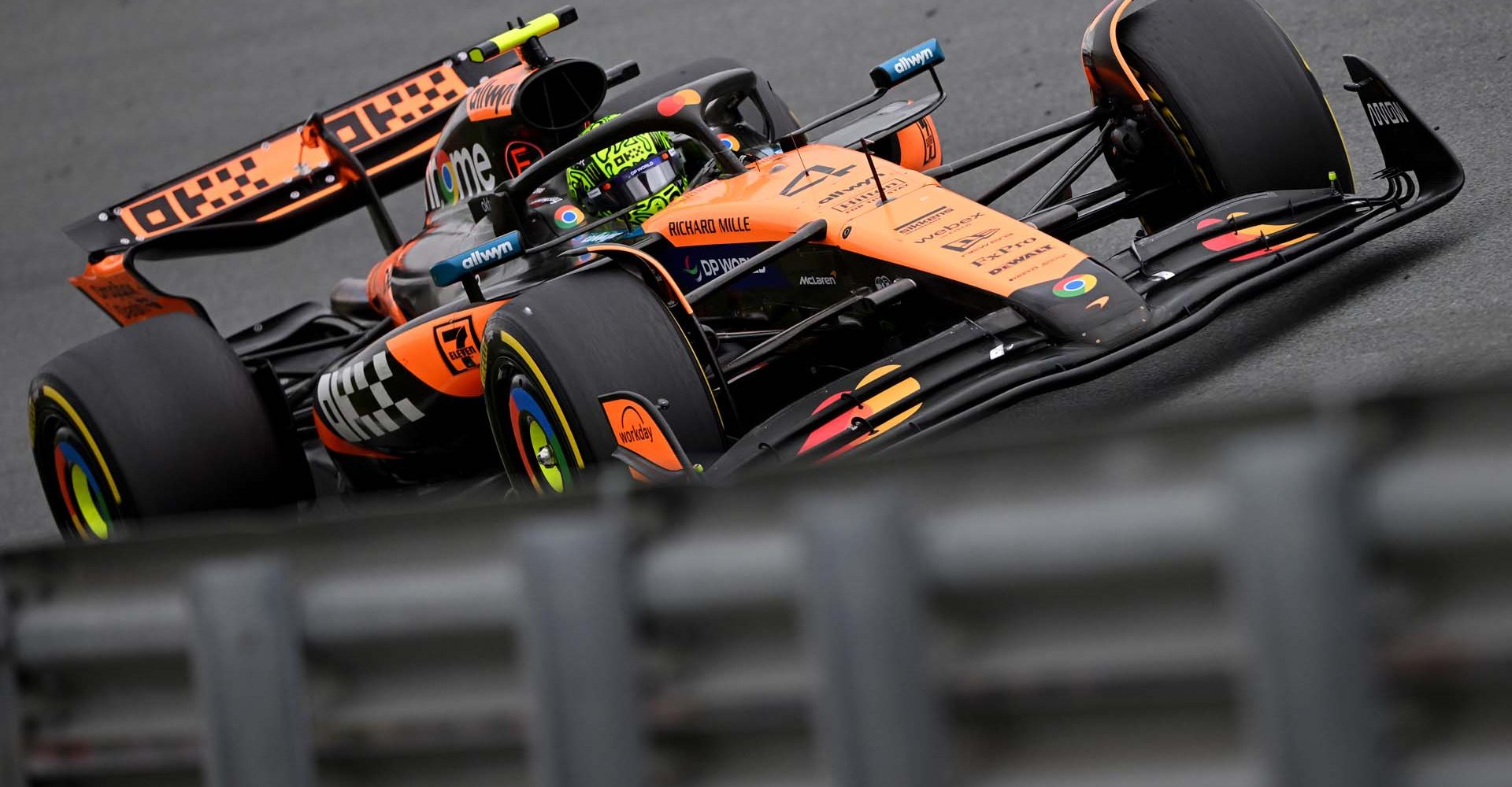 ZANDVOORT, NETHERLANDS - AUGUST 31: Lando Norris of Great Britain driving the (4) McLaren MCL39 Mercedes on track during the F1 Grand Prix of Netherlands at Circuit Zandvoort on August 31, 2025 in Zandvoort, Netherlands. (Photo by Rudy Carezzevoli/Getty Images)
