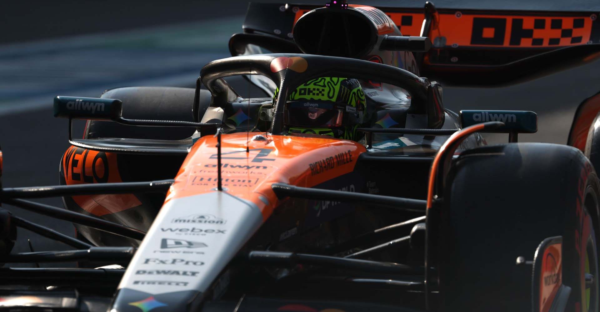 MEXICO CITY, MEXICO - OCTOBER 25: Lando Norris of Great Britain driving the (4) McLaren MCL39 Mercedes in the Pitlane during qualifying ahead of the F1 Grand Prix of Mexico at Autodromo Hermanos Rodriguez on October 25, 2025 in Mexico City, Mexico. (Photo by Sam Bloxham/LAT Images)