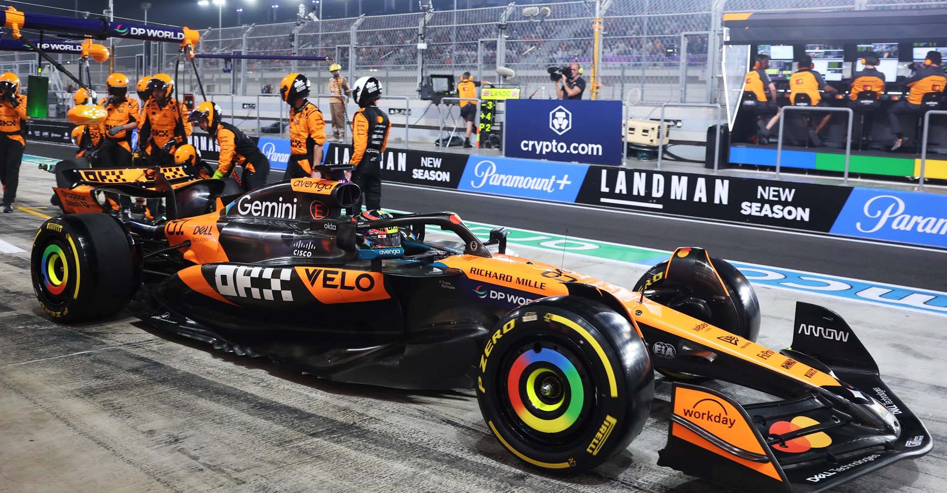 LUSAIL CITY, QATAR - NOVEMBER 30: Oscar Piastri of Australia driving the (81) McLaren MCL39 Mercedes makes a pitstop during the F1 Grand Prix of Qatar at Lusail International Circuit on November 30, 2025 in Lusail City, Qatar. (Photo by Steven Tee/LAT Images)