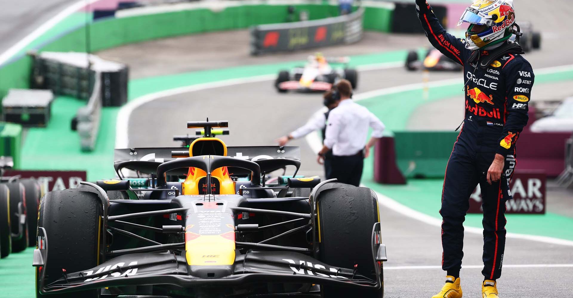 SAO PAULO, BRAZIL - NOVEMBER 08: Fourth placed Max Verstappen of the Netherlands and Oracle Red Bull Racing waves from parc ferme during the Sprint ahead of the F1 Grand Prix of Brazil at Autodromo Jose Carlos Pace on November 08, 2025 in Sao Paulo, Brazil. (Photo by Mark Thompson/Getty Images) // Getty Images / Red Bull Content Pool // SI202511080424 // Usage for editorial use only //