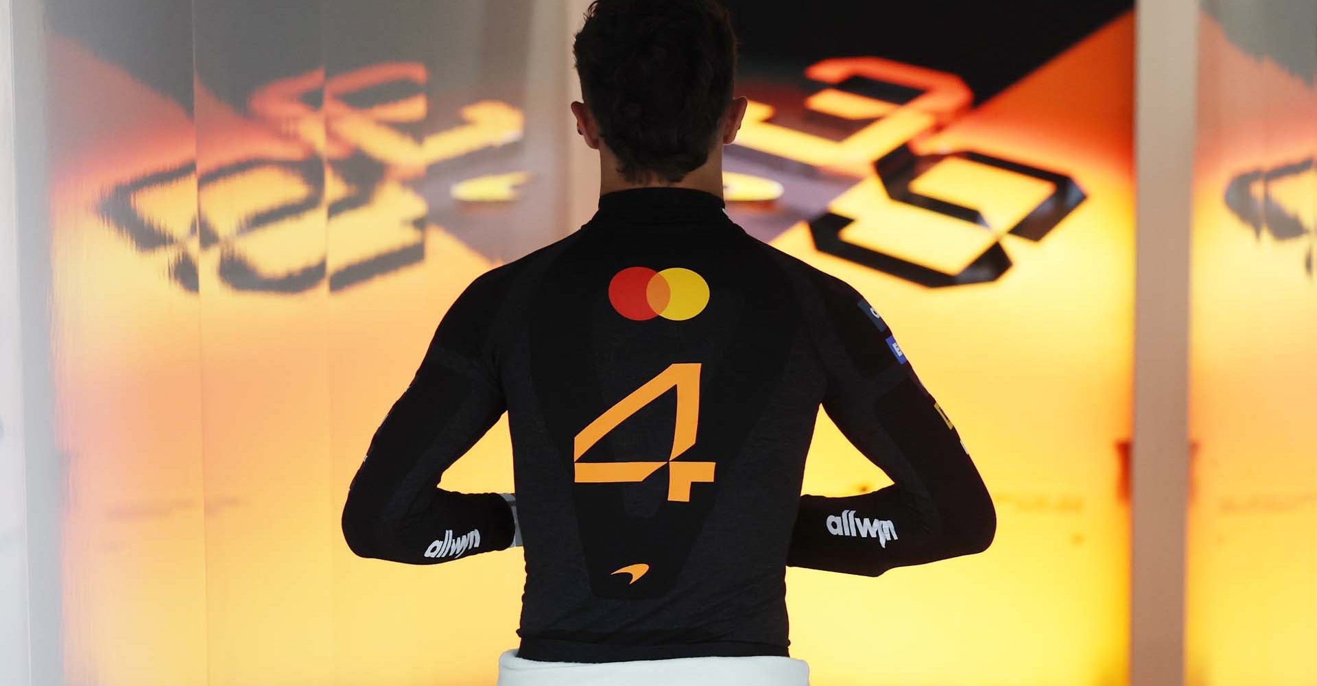 JEDDAH, SAUDI ARABIA - APRIL 18: Lando Norris of Great Britain and McLaren walks in the garage during practice ahead of the F1 Grand Prix of Saudi Arabia at Jeddah Corniche Circuit on April 18, 2025 in Jeddah, Saudi Arabia. (Photo by Steven Tee/LAT Images)