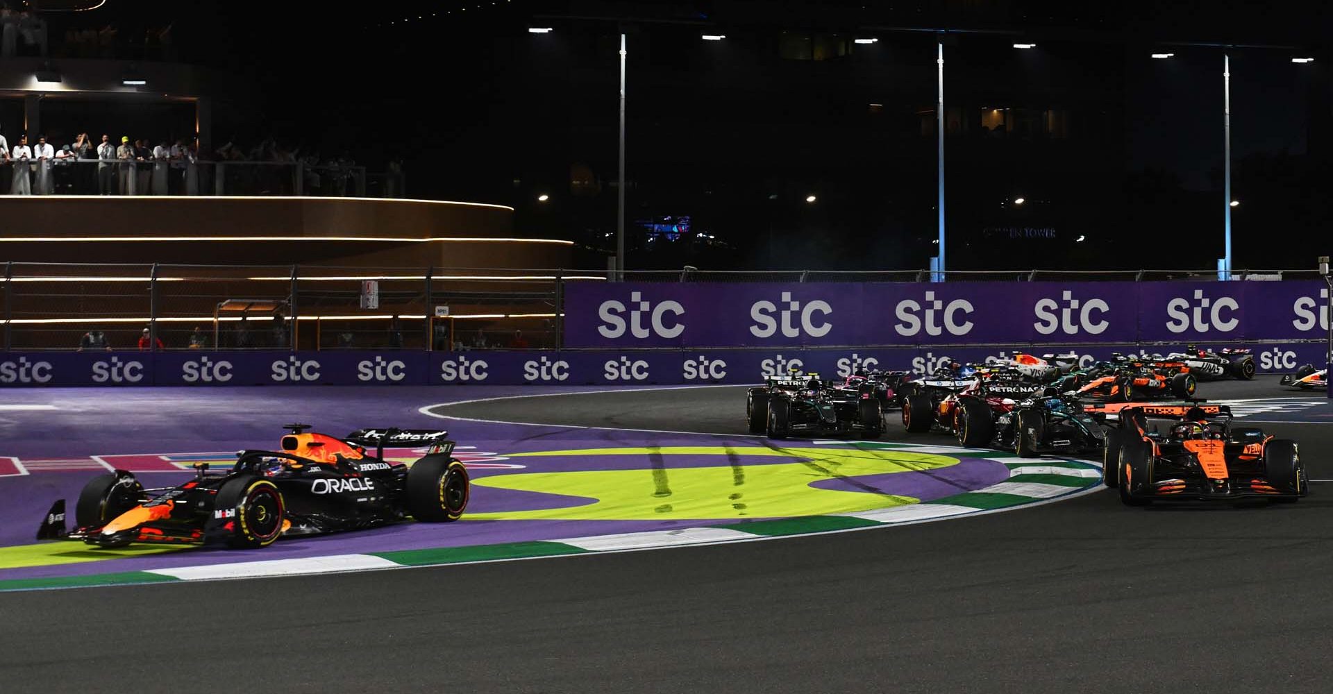 JEDDAH, SAUDI ARABIA - APRIL 20: Max Verstappen of the Netherlands driving the (1) Oracle Red Bull Racing RB21 runs wide as Oscar Piastri of Australia driving the (81) McLaren MCL39 Mercedes leads George Russell of Great Britain driving the (63) Mercedes AMG Petronas F1 Team W16 and the rest of the field at the start during the F1 Grand Prix of Saudi Arabia at Jeddah Corniche Circuit on April 20, 2025 in Jeddah, Saudi Arabia. (Photo by Rudy Carezzevoli/Getty Images) // Getty Images / Red Bull Content Pool // SI202504200305 // Usage for editorial use only //
