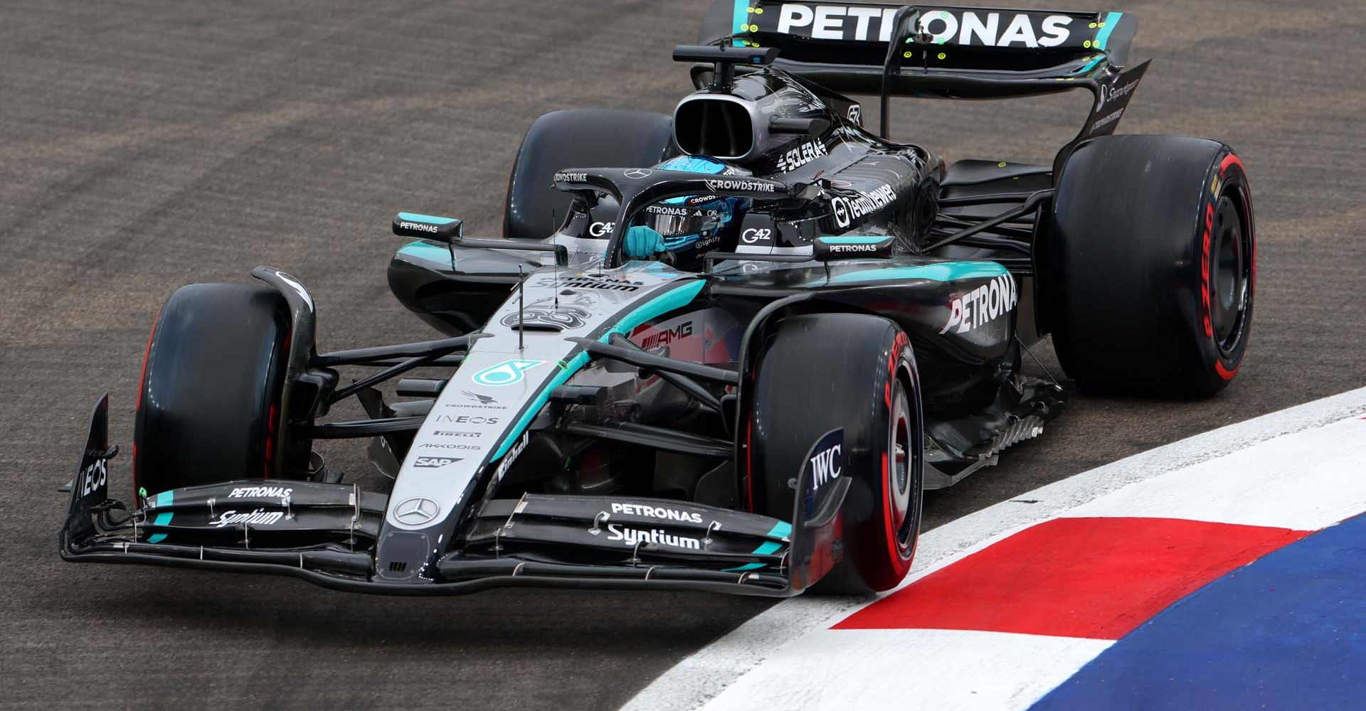 SINGAPORE, SINGAPORE - OCTOBER 04: George Russell of Great Britain driving the (63) Mercedes AMG Petronas F1 Team W16 on track during final practice ahead of the F1 Grand Prix of Singapore at Marina Bay Street Circuit on October 04, 2025 in Singapore, Singapore. (Photo by Sam Bloxham/LAT Images)