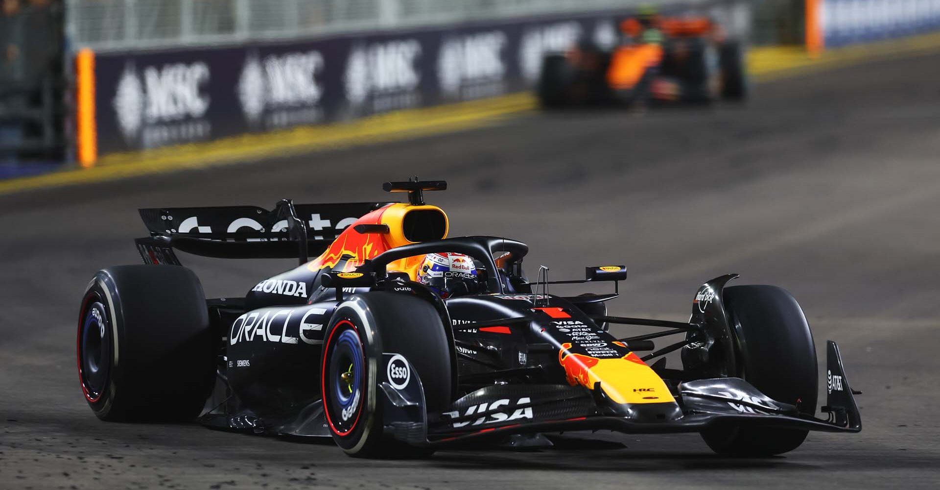 SINGAPORE, SINGAPORE - OCTOBER 05: Max Verstappen of the Netherlands driving the (1) Oracle Red Bull Racing RB21 leads Lando Norris of Great Britain driving the (4) McLaren MCL39 Mercedes during the F1 Grand Prix of Singapore at Marina Bay Street Circuit on October 05, 2025 in Singapore, Singapore. (Photo by Zak Mauger/LAT Images) // Getty Images / Red Bull Content Pool // SI202510050793 // Usage for editorial use only //