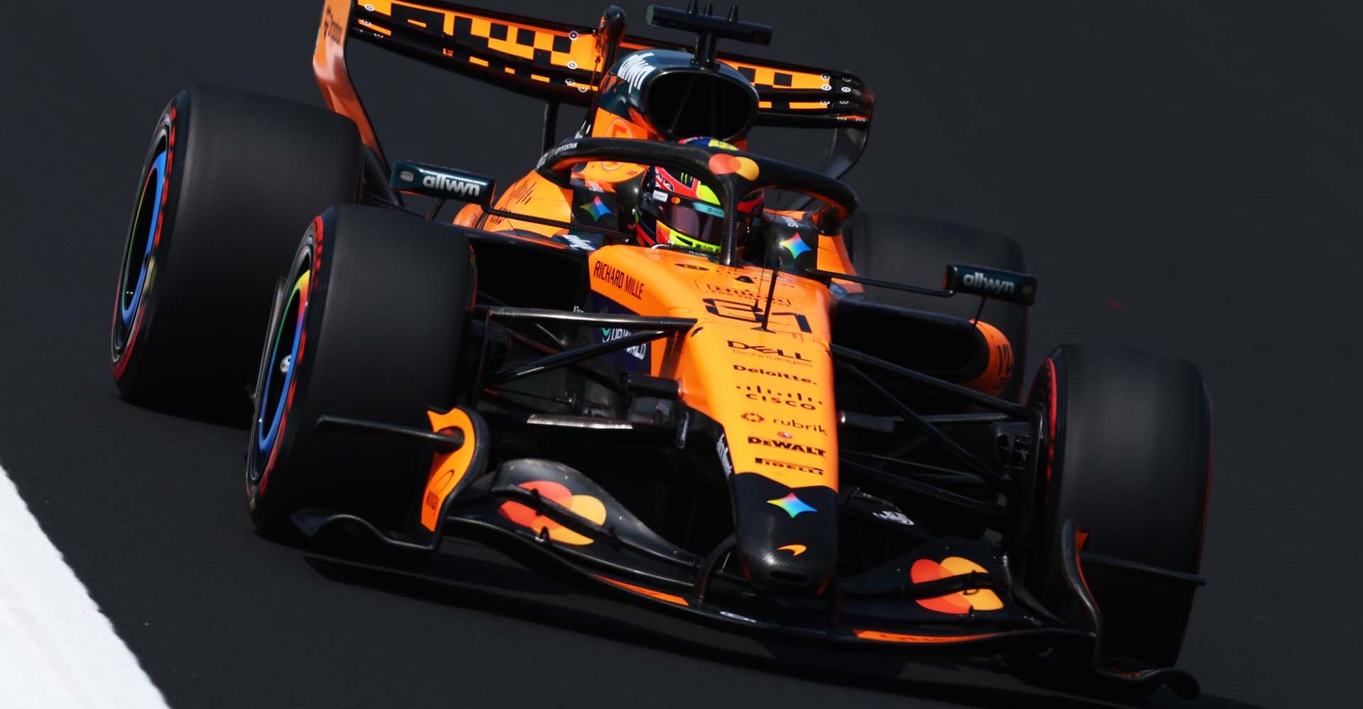 SUZUKA, JAPAN - MARCH 28: Oscar Piastri of Australia driving the (81) McLaren MCL40 Mercedes on track during final practice ahead of the F1 Grand Prix of Japan at Suzuka Circuit on March 28, 2026 in Suzuka, Japan. (Photo by Clive Mason/Getty Images)