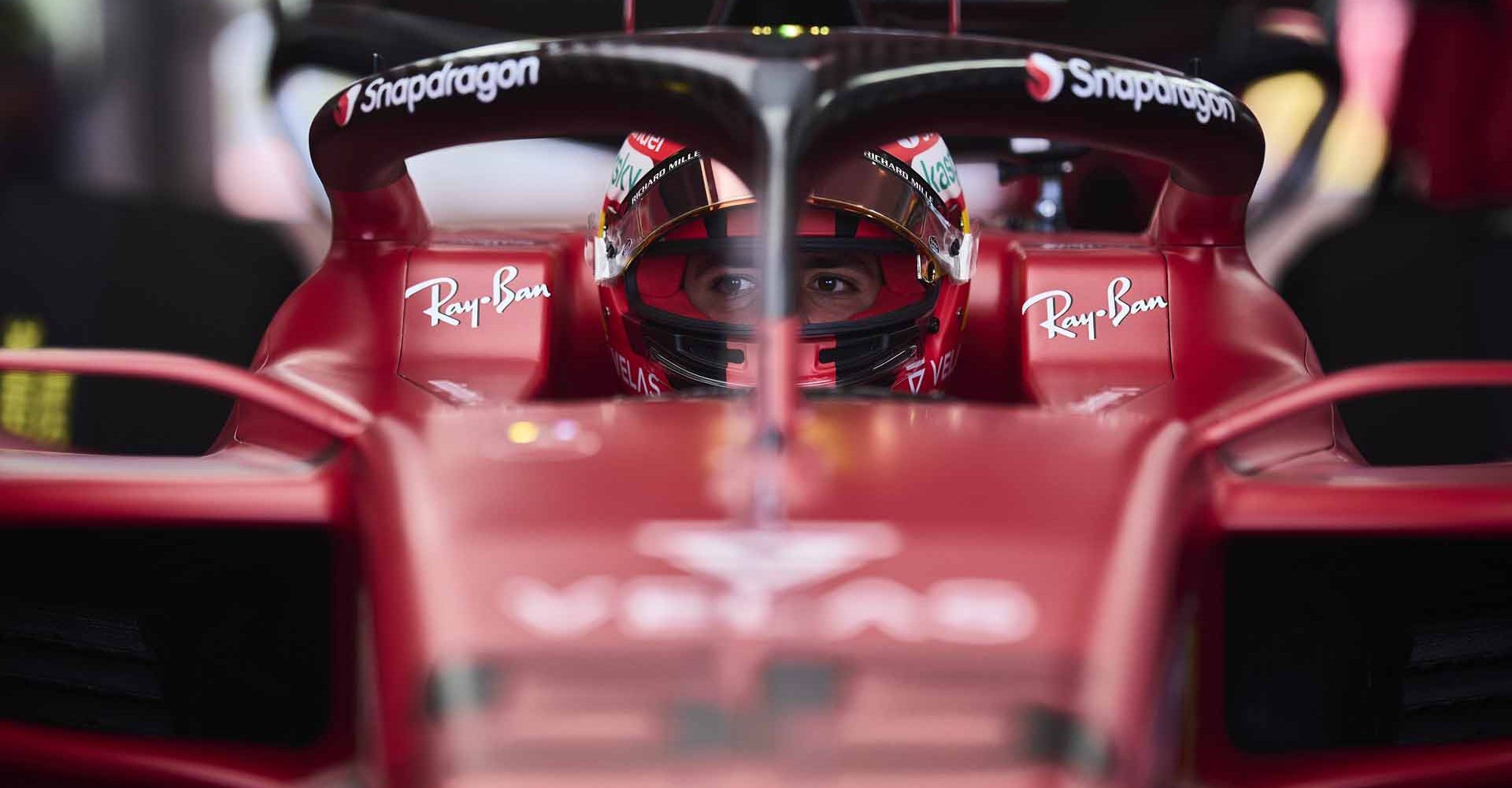 Carlos Sainz, Ferrari, shakedown, F1-75