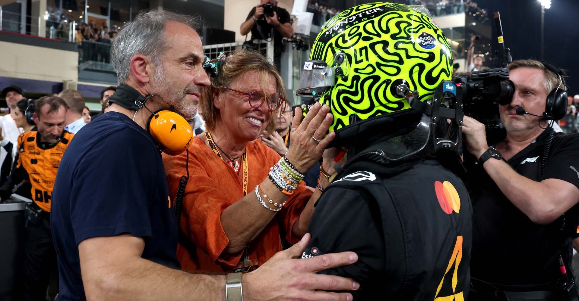 ABU DHABI, UNITED ARAB EMIRATES - DECEMBER 07: 2025 F1 World Drivers Champion and Third placed Lando Norris of Great Britain and McLaren celebrates in parc ferme with his father Adam Norris and mother Cisca Norris during the F1 Grand Prix of Abu Dhabi at Yas Marina Circuit on December 07, 2025 in Abu Dhabi, United Arab Emirates. (Photo by Steven Tee/LAT Images)