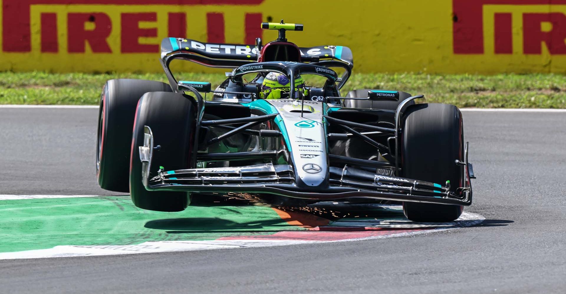 AUTODROMO NAZIONALE MONZA, ITALY - AUGUST 30: Sir Lewis Hamilton, Mercedes F1 W15 during the Italian GP at Autodromo Nazionale Monza on Friday August 30, 2024 in Monza, Italy. (Photo by Sam Bagnall / LAT Images)