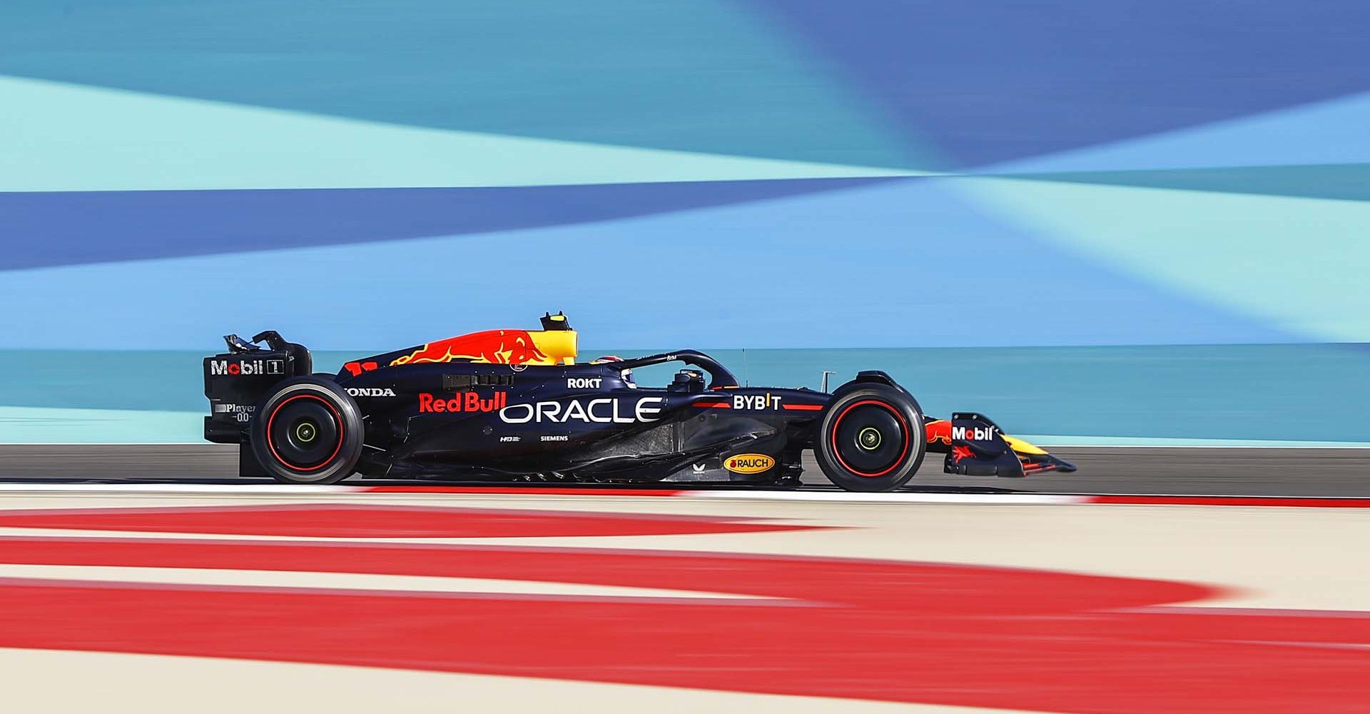 BAHRAIN INTERNATIONAL CIRCUIT, BAHRAIN - FEBRUARY 22: Sergio Perez, Red Bull Racing RB20 during the Pre-Season Test at Bahrain International Circuit on Thursday February 22, 2024 in Sakhir, Bahrain. (Photo by Andy Hone / LAT Images)