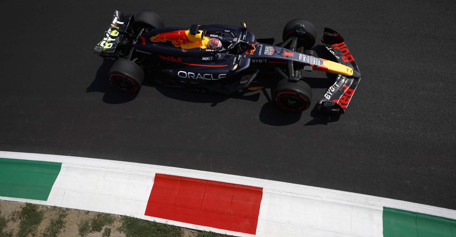 AUTODROMO NAZIONALE MONZA, ITALY - AUGUST 30: Max Verstappen, Red Bull Racing RB20 during the Italian GP at Autodromo Nazionale Monza on Friday August 30, 2024 in Monza, Italy. (Photo by Zak Mauger / LAT Images)