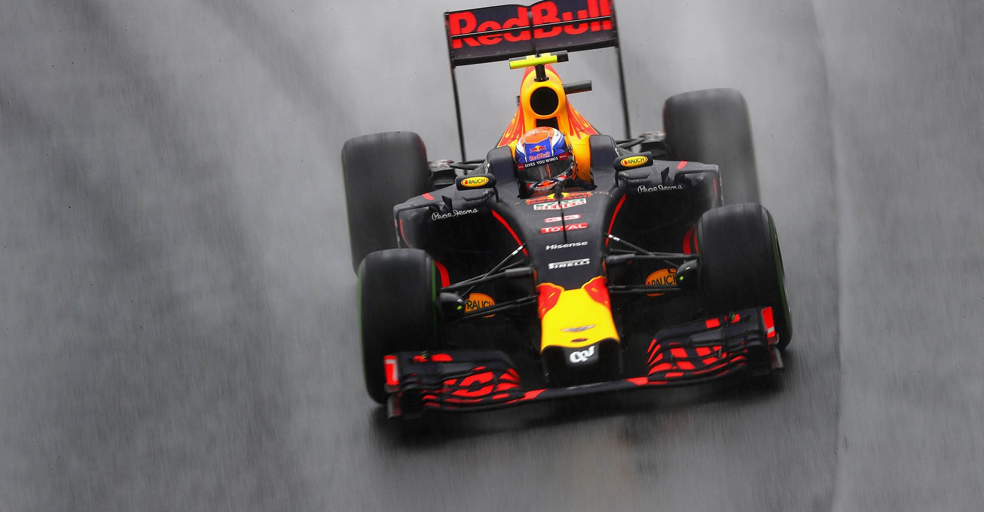 SAO PAULO, BRAZIL - NOVEMBER 13:  Max Verstappen of the Netherlands driving the (33) Red Bull Racing Red Bull-TAG Heuer RB12 TAG Heuer on track during the Formula One Grand Prix of Brazil at Autodromo Jose Carlos Pace on November 13, 2016 in Sao Paulo, Brazil.  (Photo by Clive Mason/Getty Images)