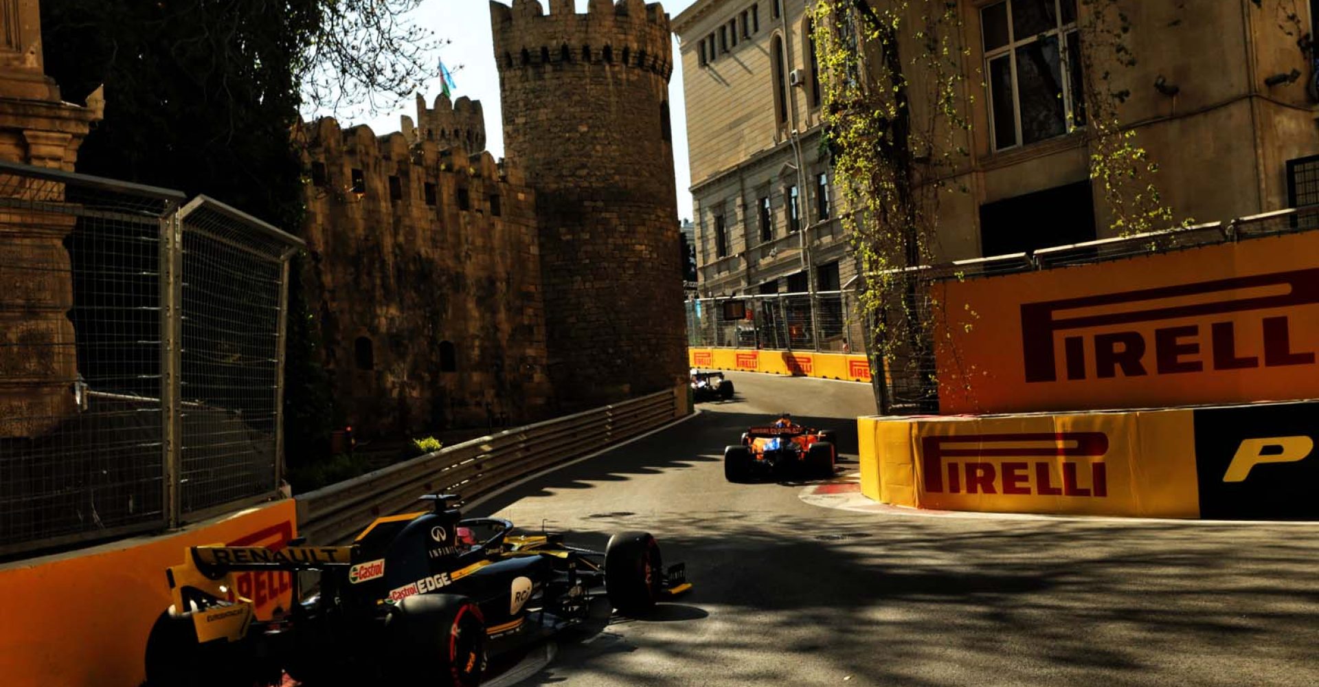 Daniel Ricciardo (AUS) Renault F1 Team RS19.
Azerbaijan Grand Prix, Sunday 28th April 2019. Baku City Circuit, Azerbaijan.