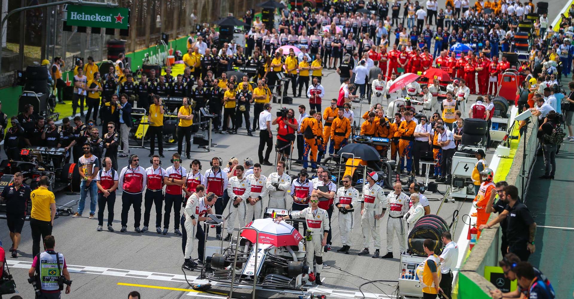 Starting grid with 07 RAIKKONEN Kimi (fin), Alfa Romeo Racing C38 and 99 GIOVINAZZI Antonio (ita), ambiance during the 2019 Formula One World Championship, Brazil Grand Prix from November 15 to 17 in Sao Paulo, Brazil - Photo Antonin Vincent / DPPI