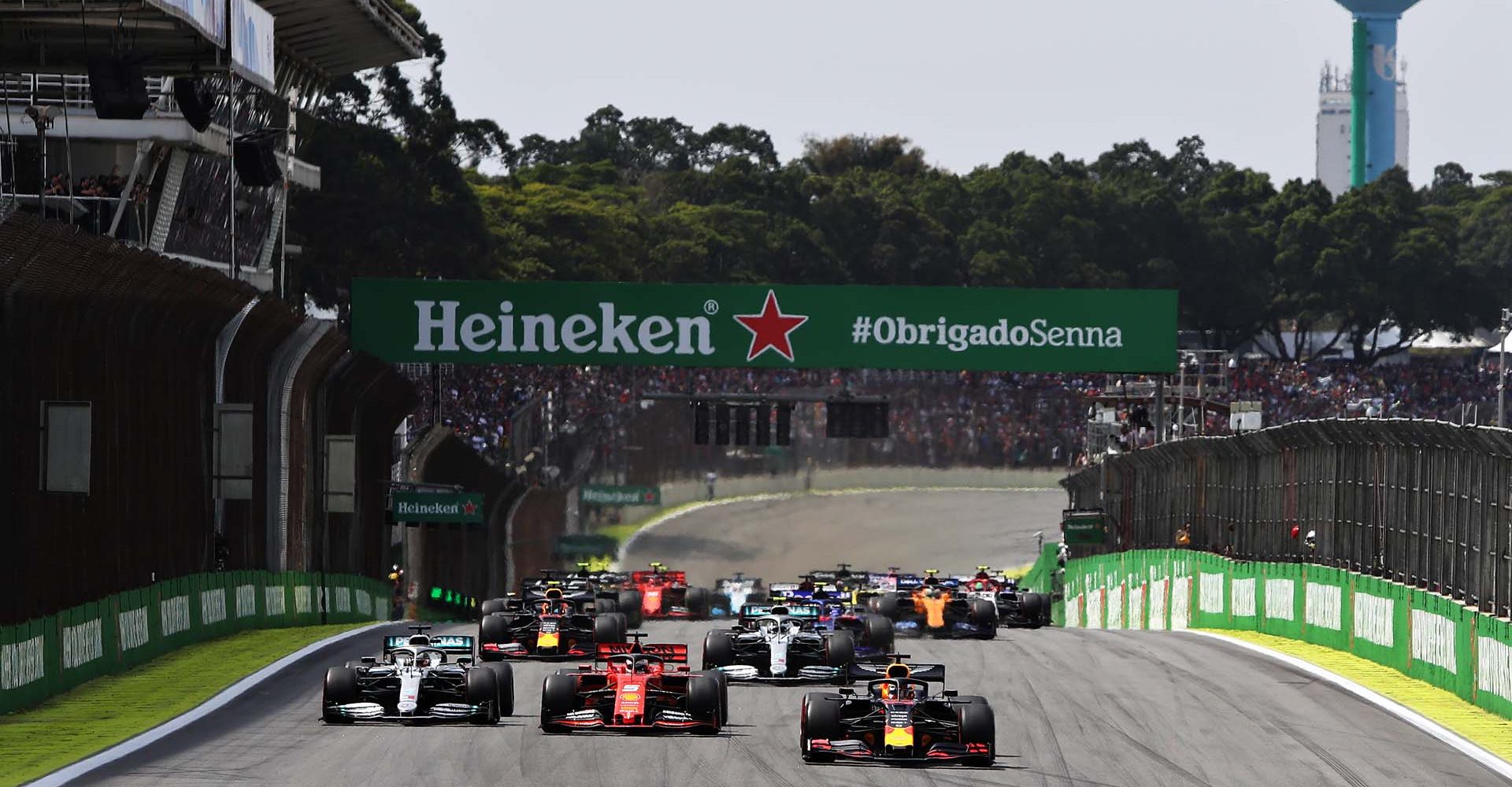 SAO PAULO, BRAZIL - NOVEMBER 17: Max Verstappen of the Netherlands driving the (33) Aston Martin Red Bull Racing RB15 leads the field into turn one at the start during the F1 Grand Prix of Brazil at Autodromo Jose Carlos Pace on November 17, 2019 in Sao Paulo, Brazil. (Photo by Mark Thompson/Getty Images) // Getty Images / Red Bull Content Pool  // AP-227CZZMJW1W11 // Usage for editorial use only //