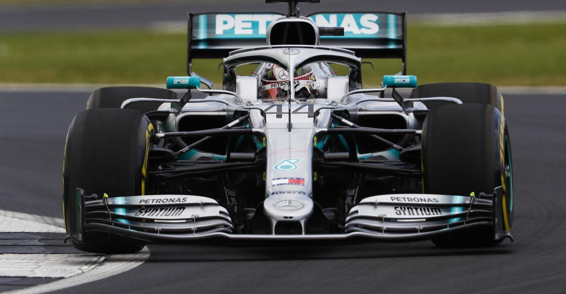 2019 British Grand Prix, Friday - LAT Images Lewis Hamilton Mercedes