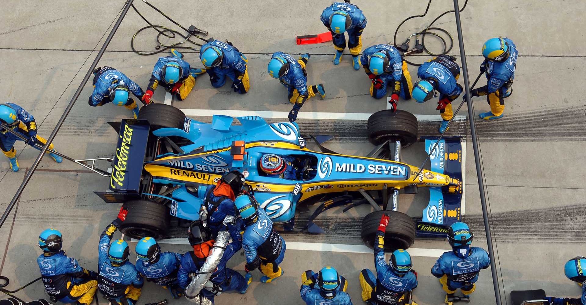 AMBIANCE - PORTRAIT - PODIUM Fernando Alonso Renault pitstop