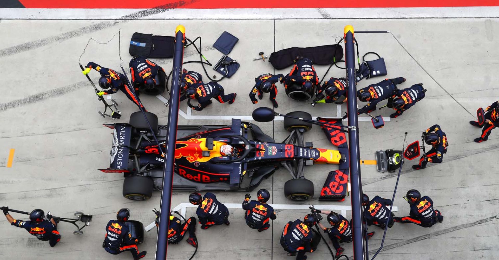 SHANGHAI, CHINA - APRIL 14: Max Verstappen of the Netherlands driving the (33) Aston Martin Red Bull Racing RB15 makes a pitstop for new tyres during the F1 Grand Prix of China at Shanghai International Circuit on April 14, 2019 in Shanghai, China. (Photo by Mark Thompson/Getty Images) // Getty Images / Red Bull Content Pool  // AP-1Z1EE189H1W11 // Usage for editorial use only // Please go to www.redbullcontentpool.com for further information. //