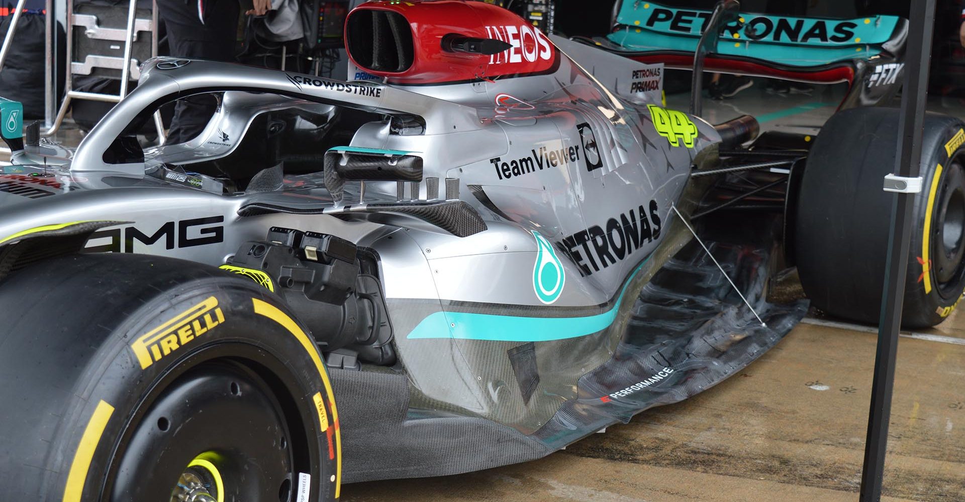 Mercedes W13 fitted with a stay on it's floor to reduce porpoising