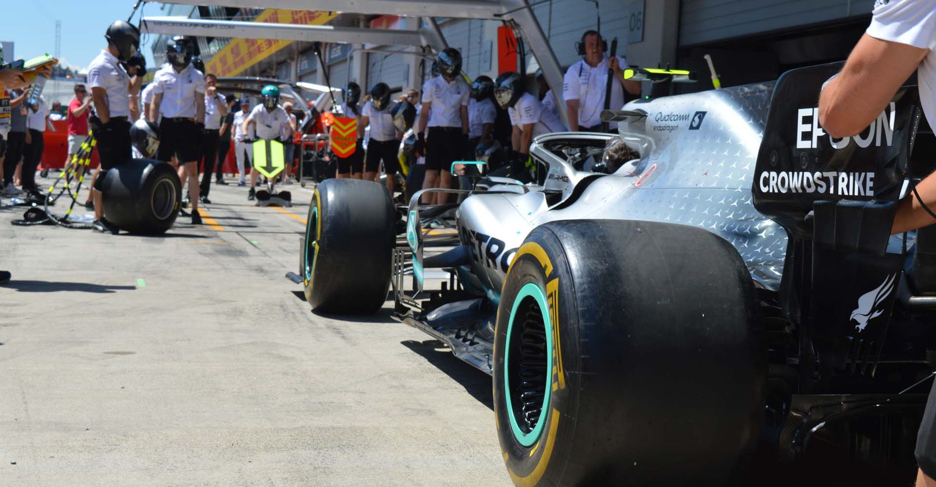 Mercedes pitstop practice, Pirelli