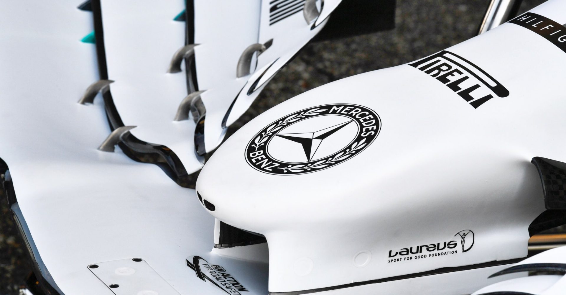 Mercedes white front wing in Hockenheim