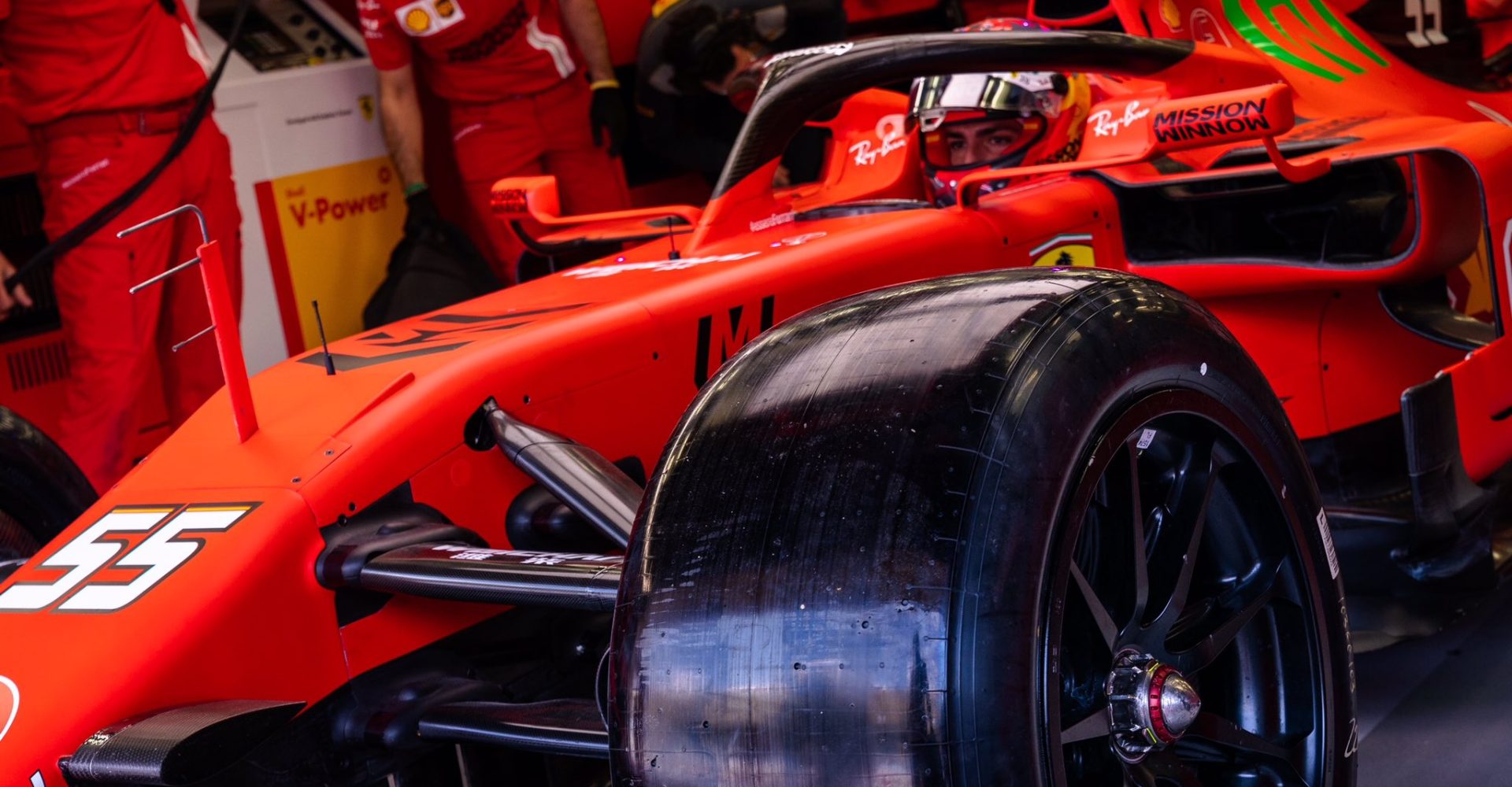 Pirell 18 inch tyre test, Ferrari, Bahrain, Carlos Sainz