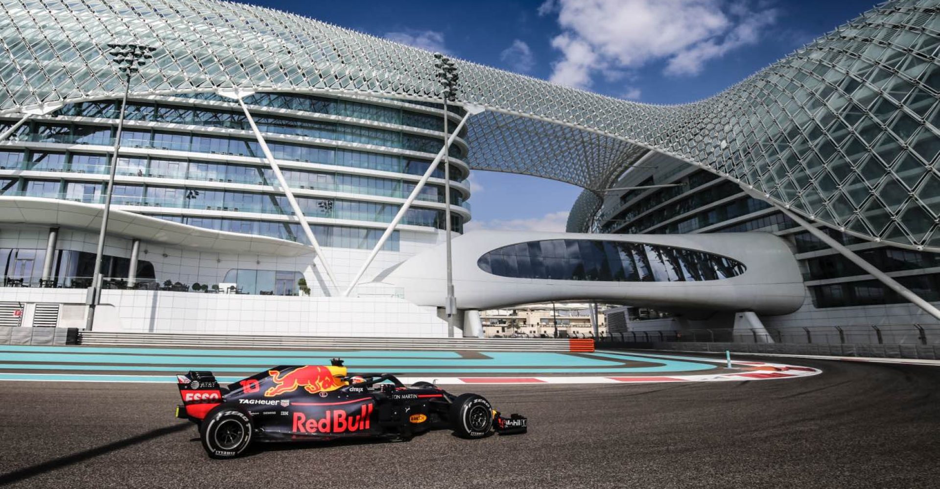 ABU DHABI, UNITED ARAB EMIRATES - NOVEMBER 28:  Pierre Gasly of France driving the (10) Aston Martin Red Bull Racing RB14 TAG Heuer on track during day two of F1 End of Season Testing at Yas Marina Circuit on November 28, 2018 in Abu Dhabi, United Arab Emirates.  (Photo by James Bearne/Getty Images)