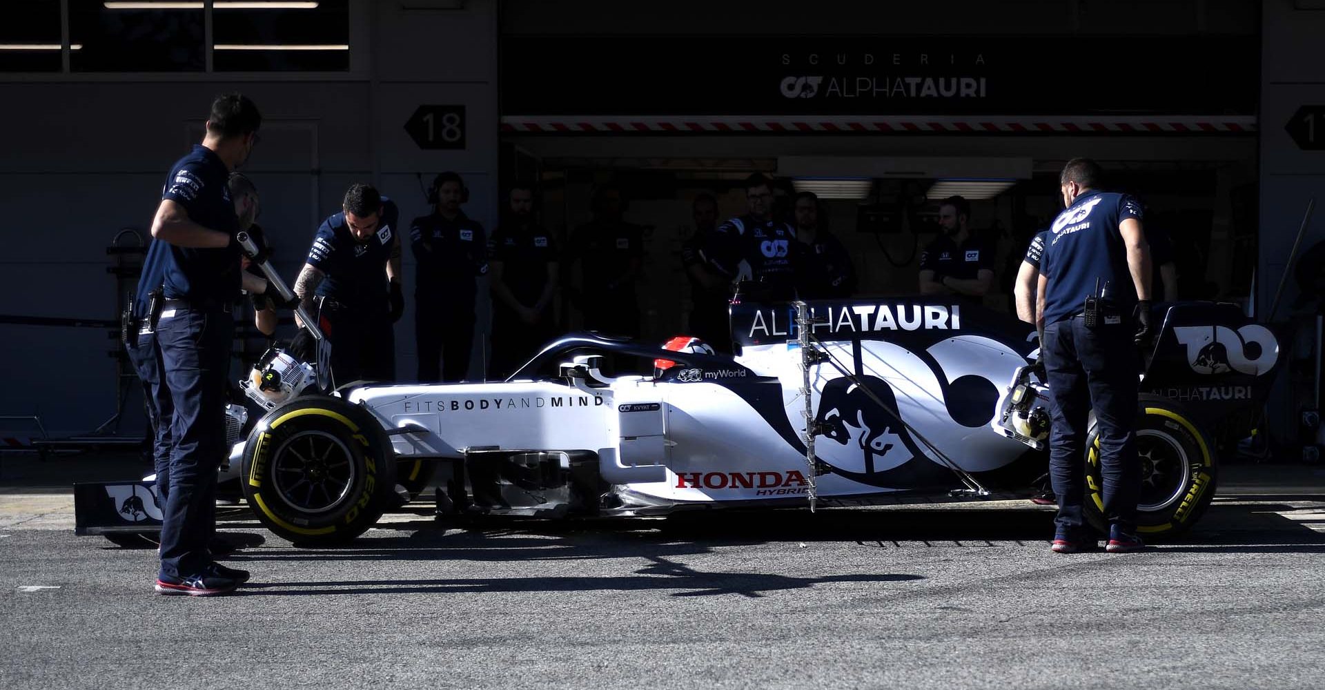 BARCELONA, SPAIN - FEBRUARY 26: Daniil Kvyat of Russia driving the (26) Scuderia AlphaTauri AT01 Honda is helped into the garage during Day One of F1 Winter Testing at Circuit de Barcelona-Catalunya on February 26, 2020 in Barcelona, Spain. (Photo by Rudy Carezzevoli/Getty Images) // Getty Images / Red Bull Content Pool  // AP-237UHXS751W11 // Usage for editorial use only //