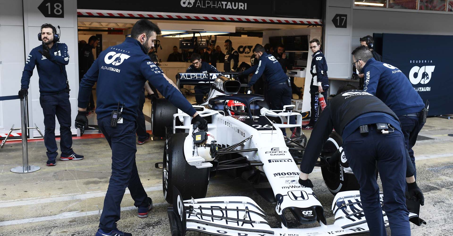 BARCELONA, SPAIN - FEBRUARY 28: Daniil Kvyat of Russia driving the (26) Scuderia AlphaTauri AT01 Honda is helped into the garage by Scuderia AlphaTauri team members during Day Three of F1 Winter Testing at Circuit de Barcelona-Catalunya on February 28, 2020 in Barcelona, Spain. (Photo by Rudy Carezzevoli/Getty Images) // Getty Images / Red Bull Content Pool  // AP-238FKYRGH1W11 // Usage for editorial use only //